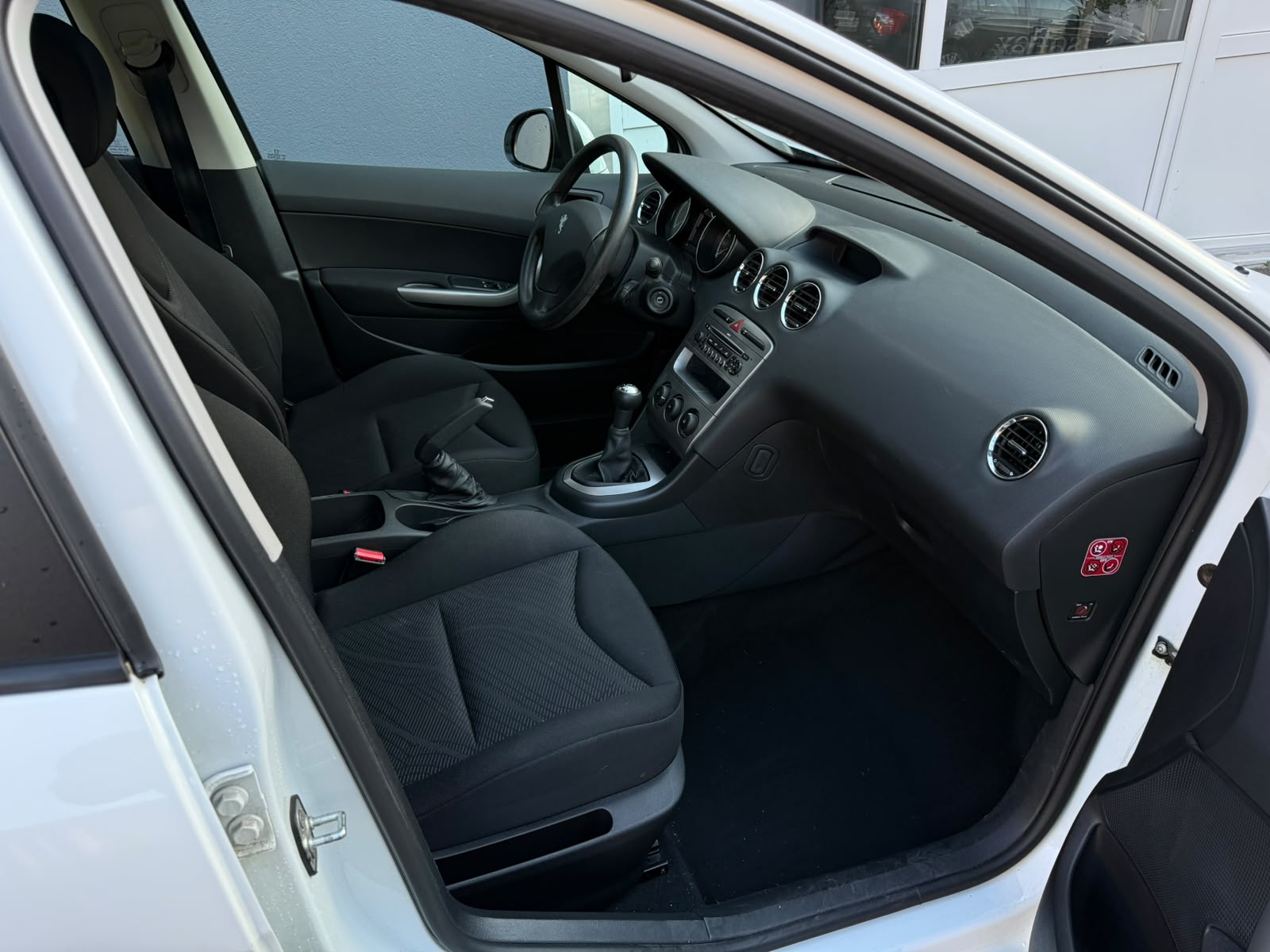 PEUGEOT 308 SW 1.6 16V VTI Sport-image-8