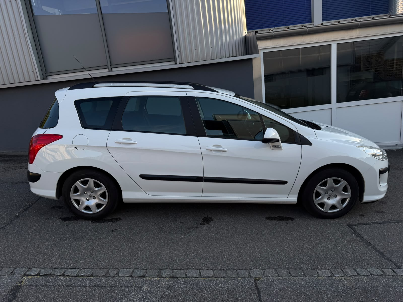 PEUGEOT 308 SW 1.6 16V VTI Sport-image-3