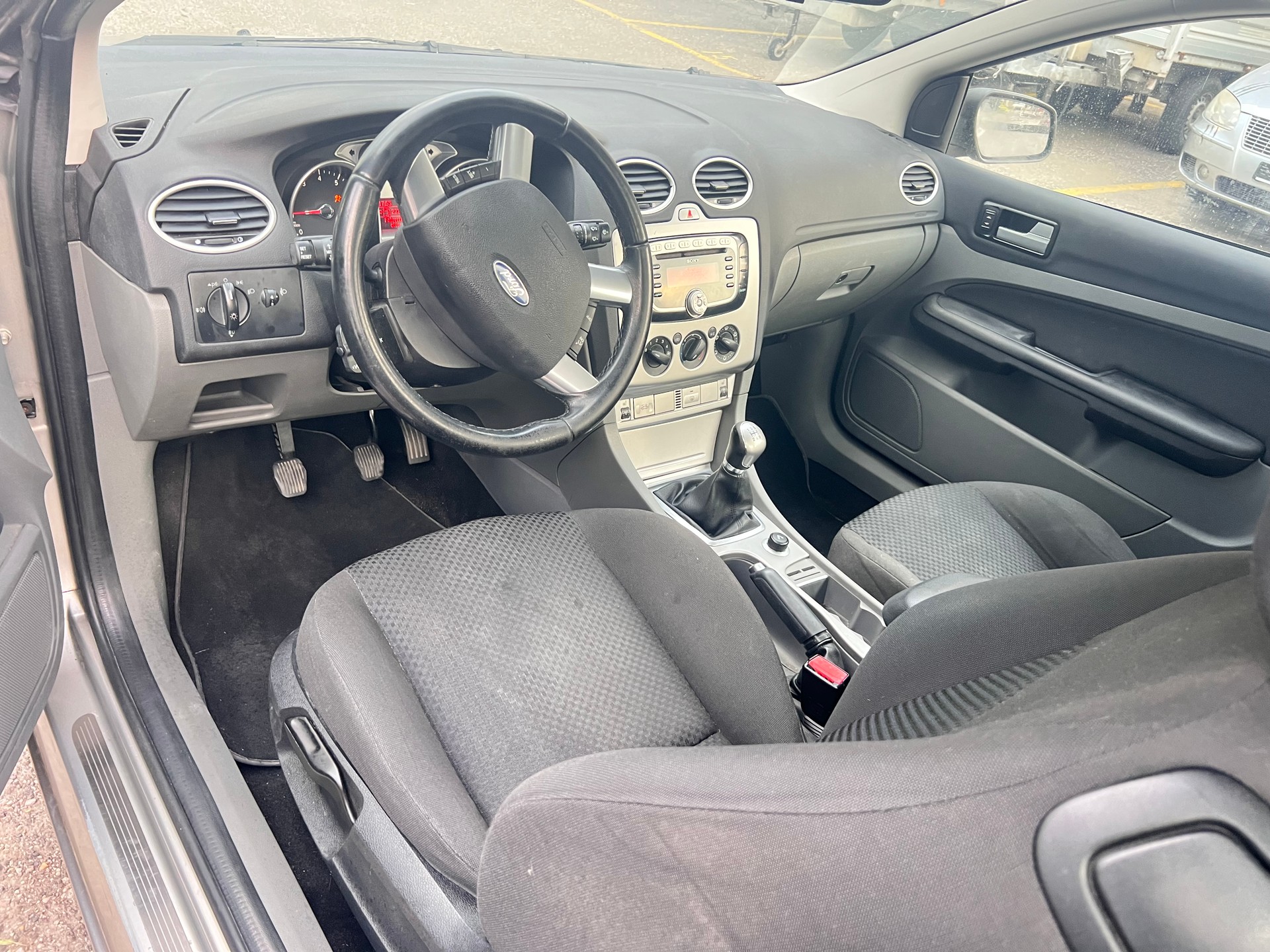 FORD Focus CC 2.0i Titanium-image-4