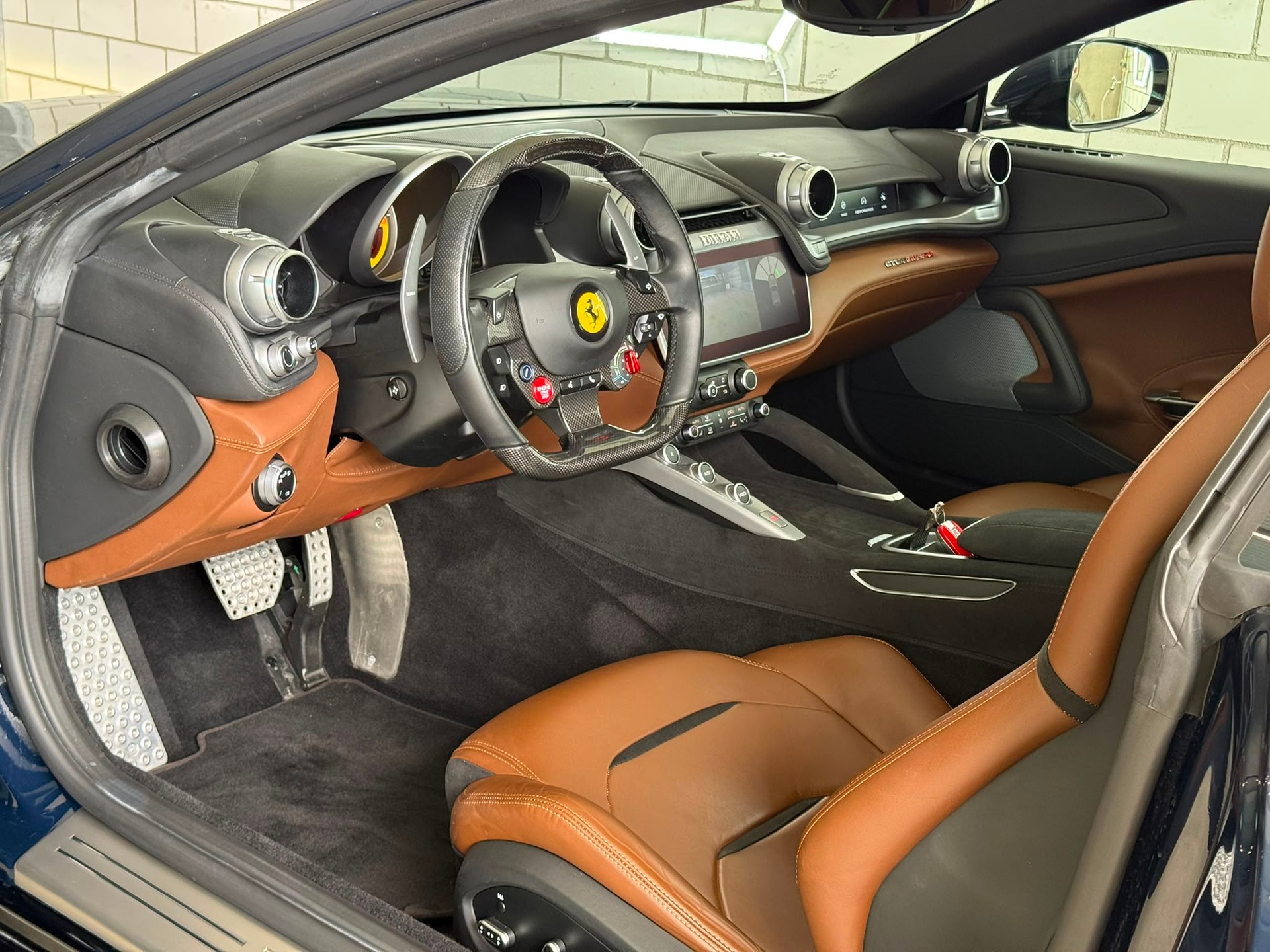 FERRARI GTC 4 Lusso-image-4