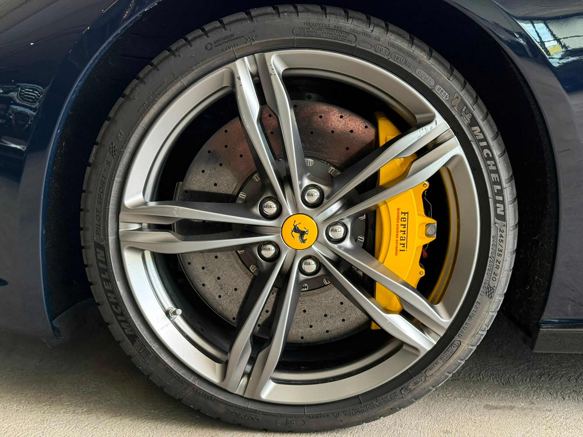 FERRARI GTC 4 Lusso-image-14