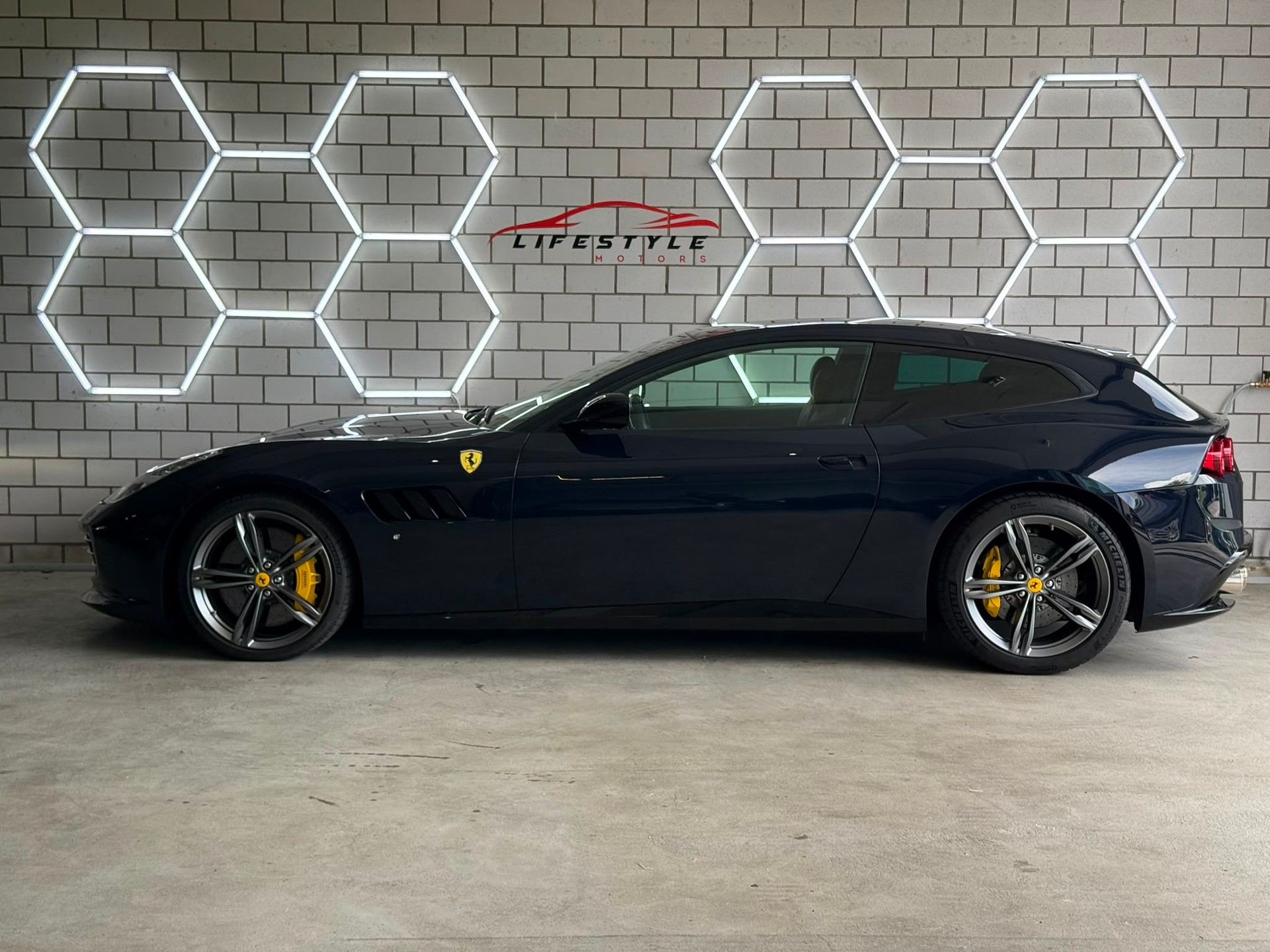 FERRARI GTC 4 Lusso-image-1