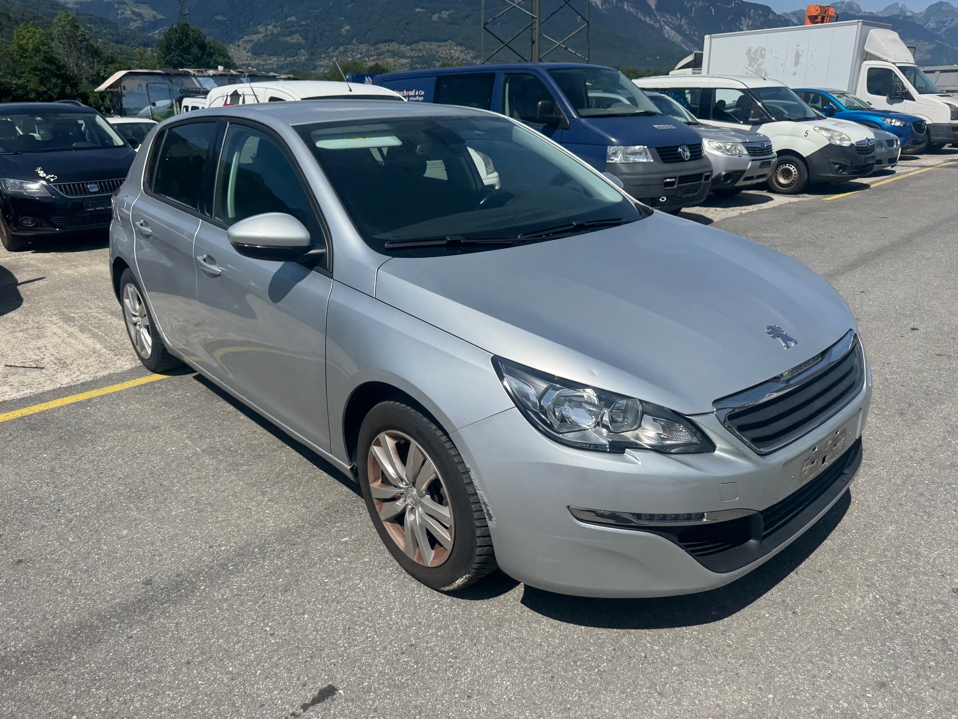 PEUGEOT 308 1.2 THP Active-image-1