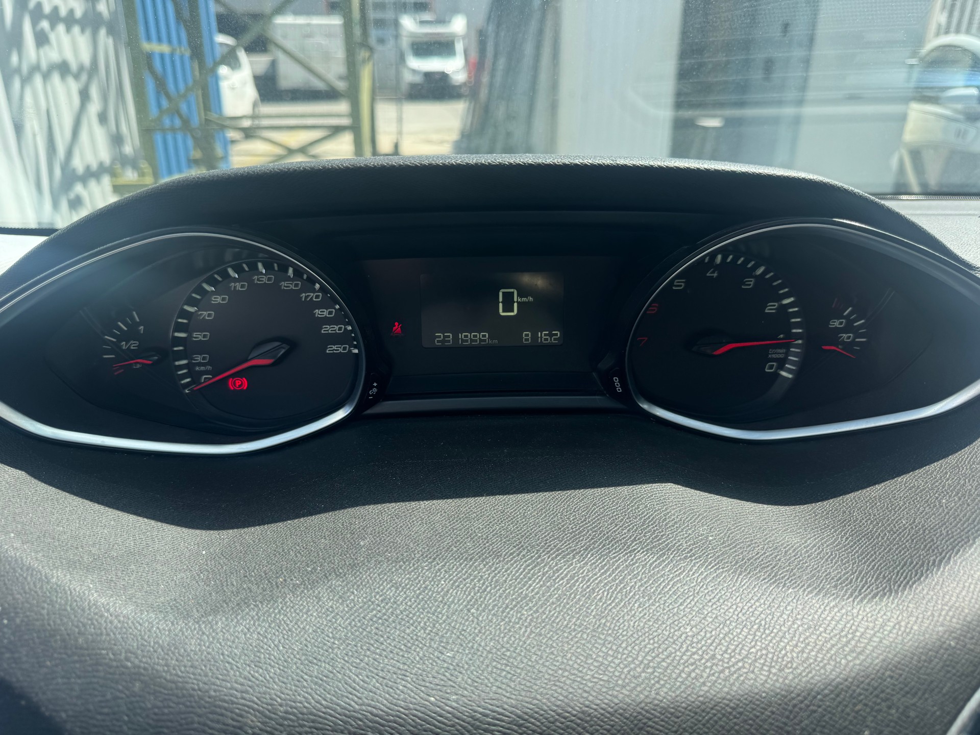 PEUGEOT 308 1.2 THP Active-image-11