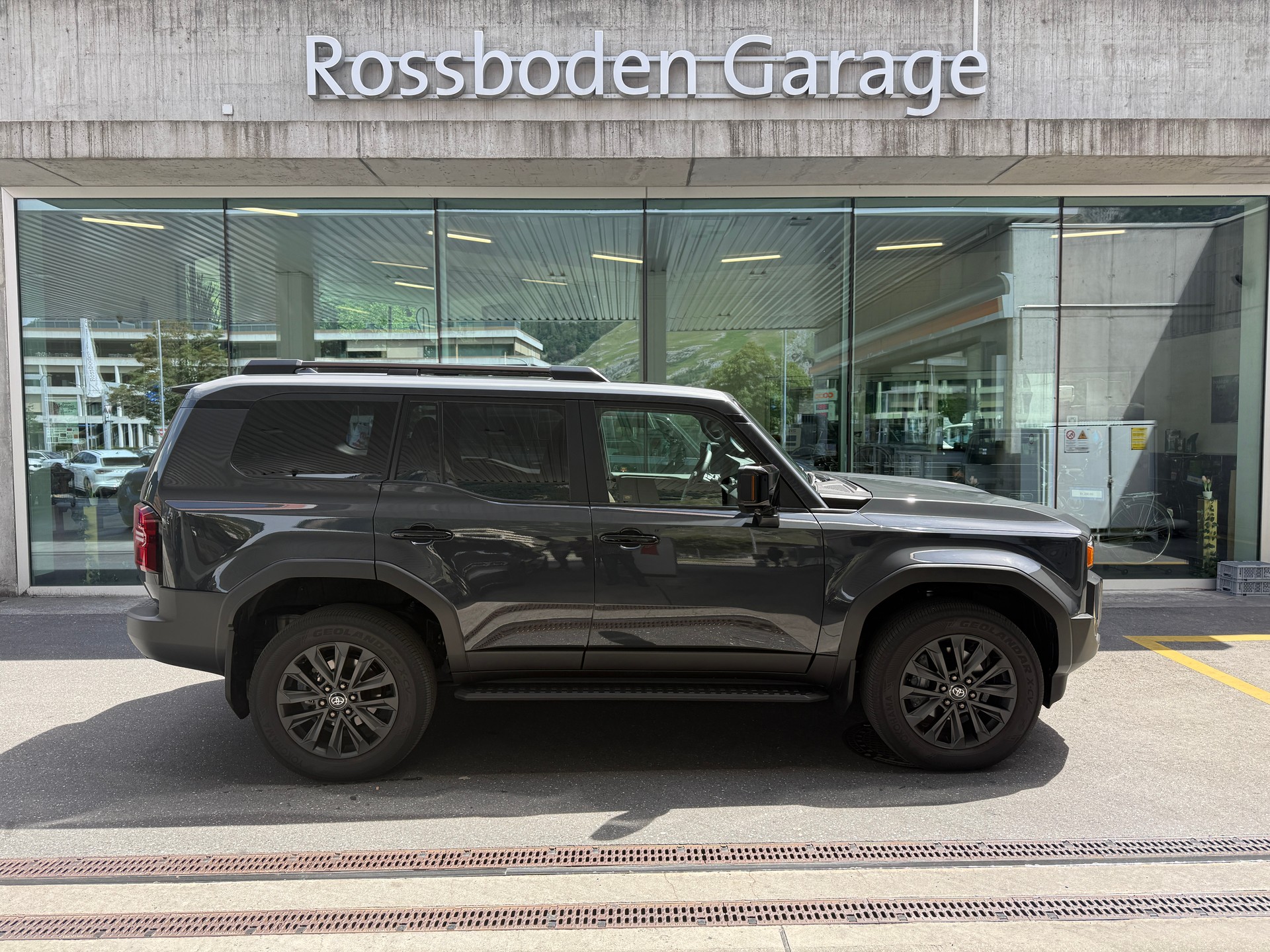 TOYOTA Land Cruiser 2.8TD 48V Invincible-image-1