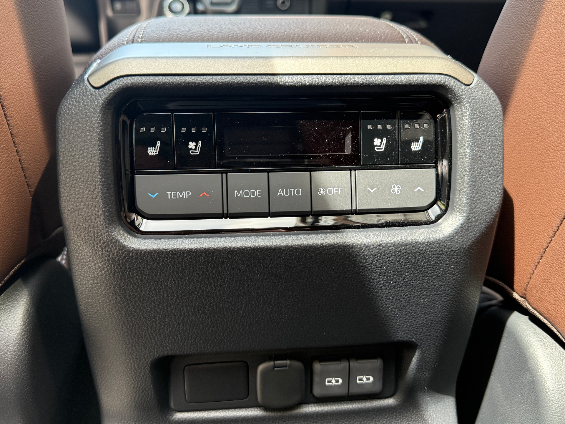TOYOTA Land Cruiser 2.8TD 48V Invincible-image-11