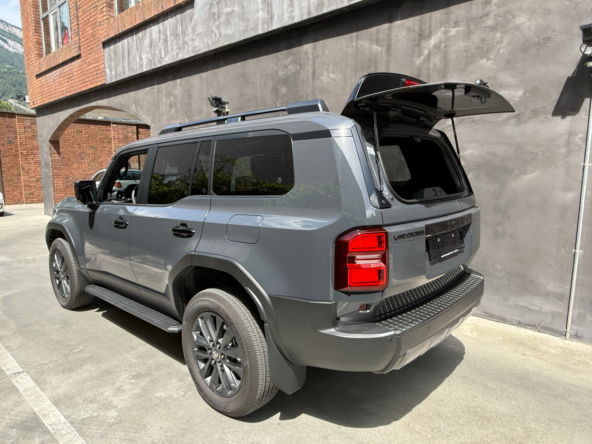 TOYOTA Land Cruiser 2.8TD 48V Invincible-image-14