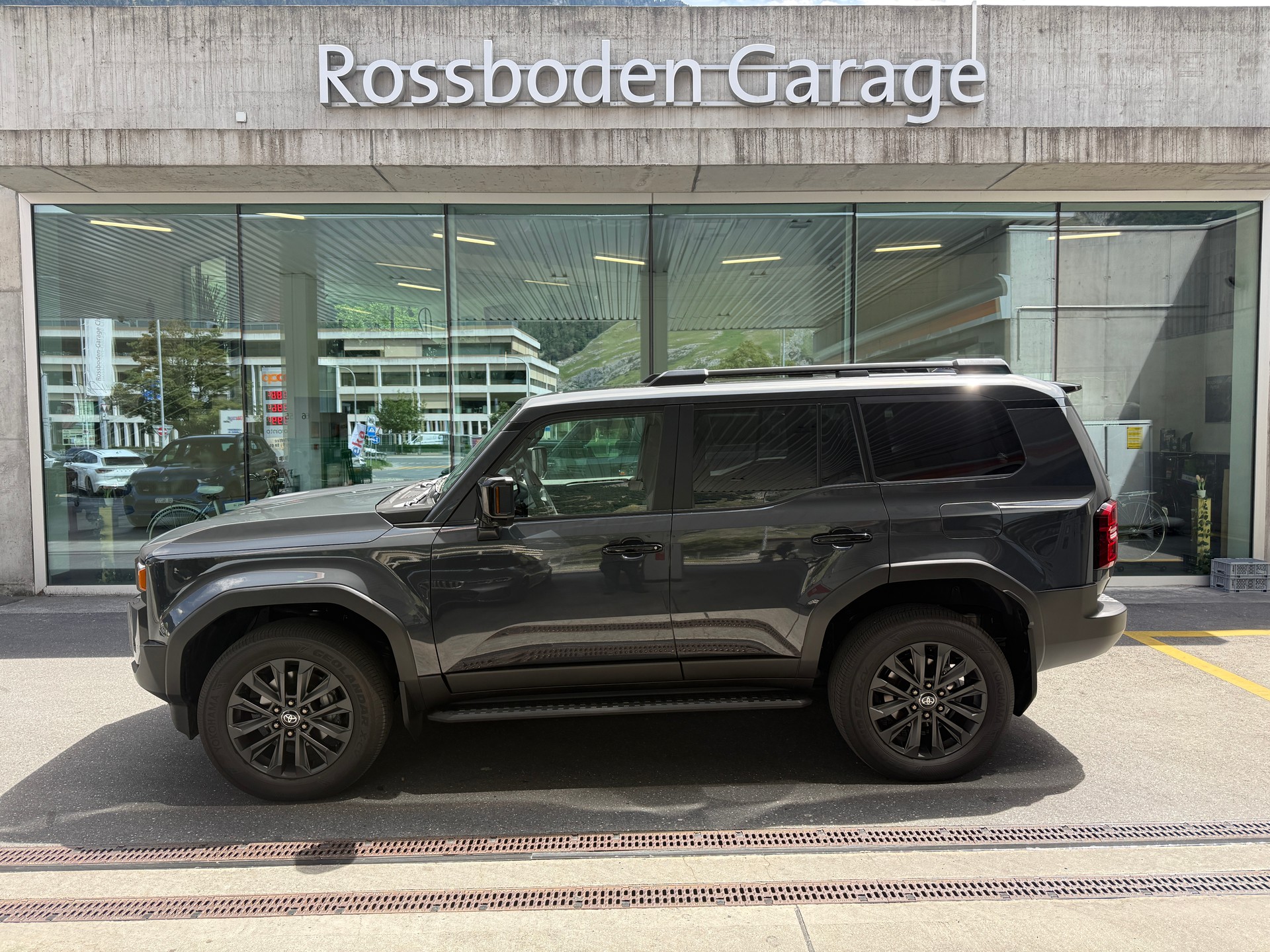 TOYOTA Land Cruiser 2.8TD 48V Invincible-image-0