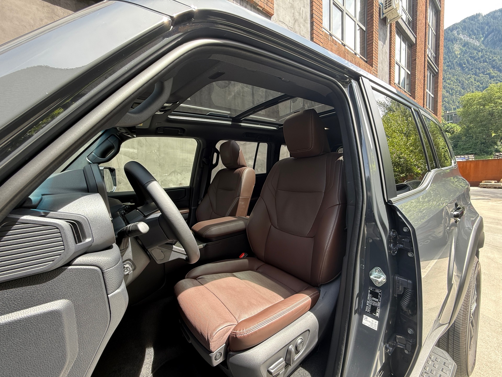 TOYOTA Land Cruiser 2.8TD 48V Invincible-image-8