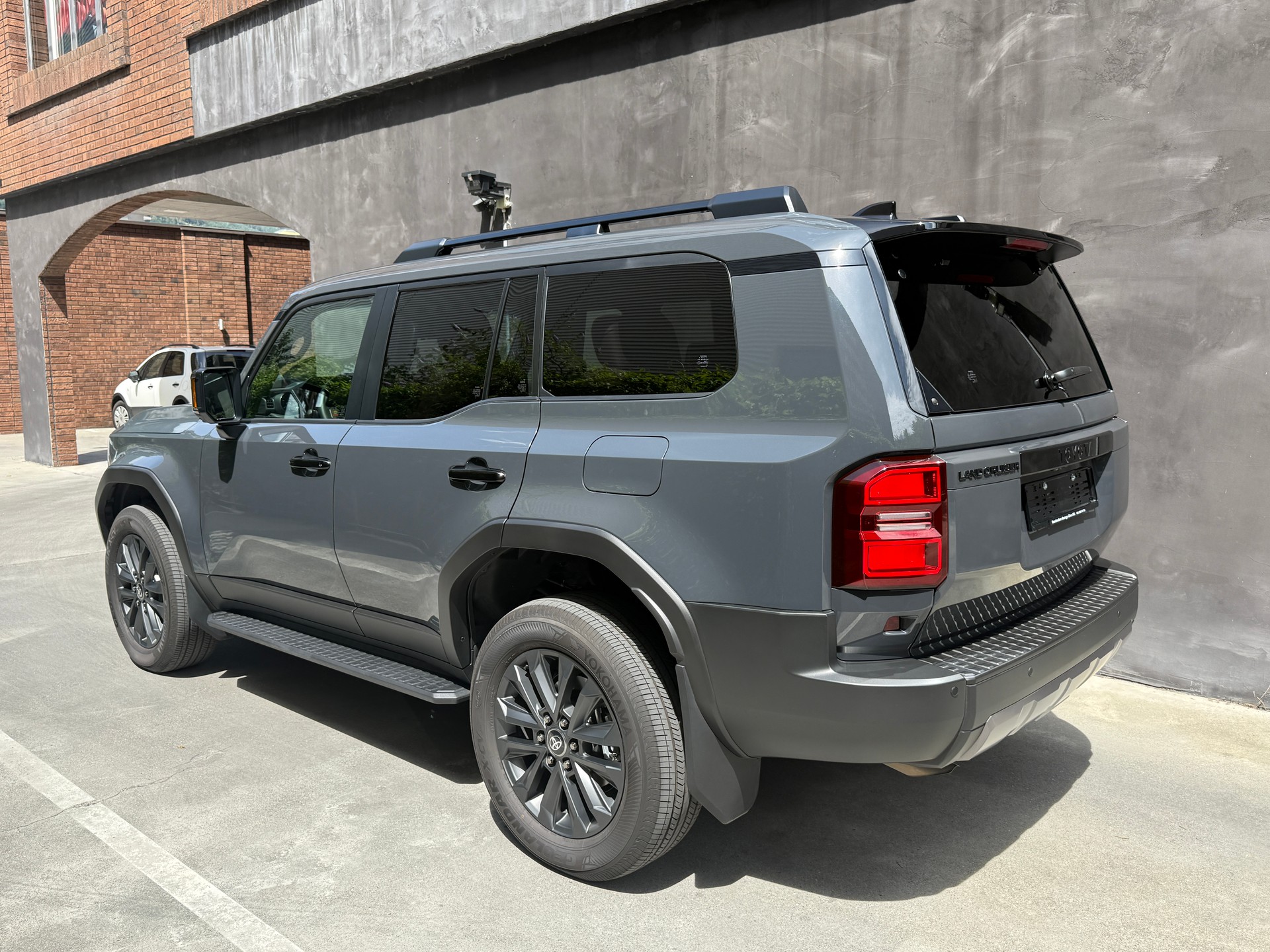 TOYOTA Land Cruiser 2.8TD 48V Invincible-image-6