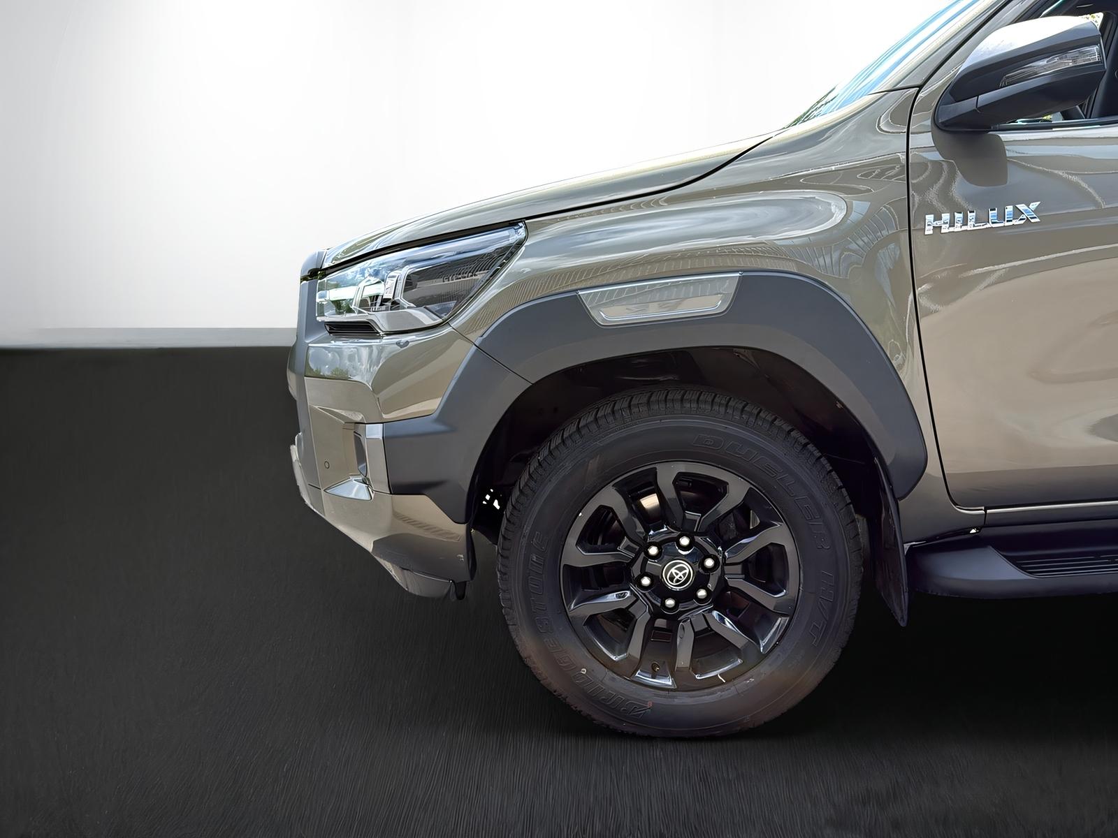 TOYOTA Hilux Double Cab.-Pick-up 2.8 D-4D 204 Invincible-image-3