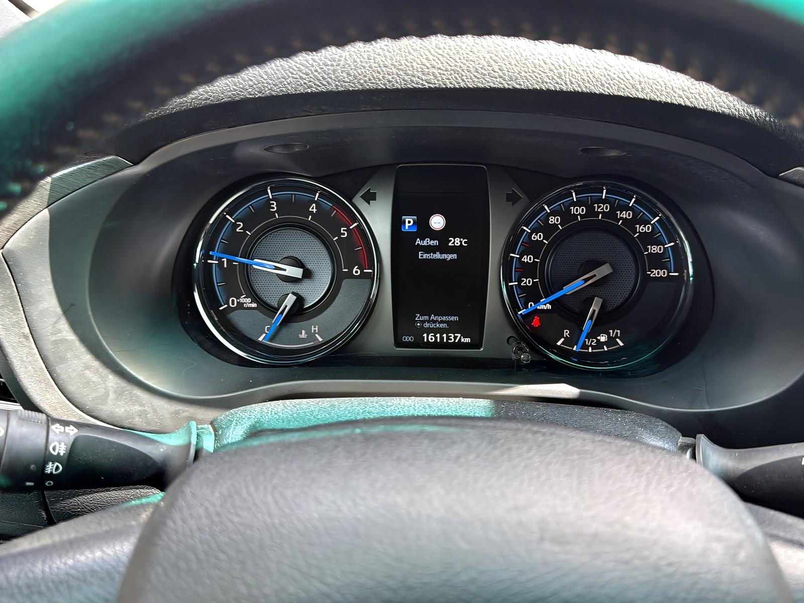 TOYOTA Hilux Double Cab.-Pick-up 2.8 D-4D 204 Invincible-image-8