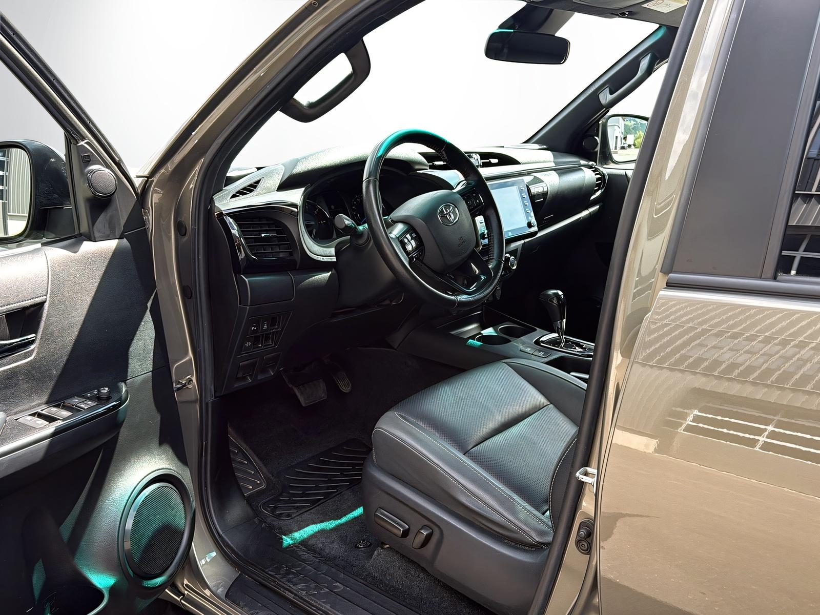 TOYOTA Hilux Double Cab.-Pick-up 2.8 D-4D 204 Invincible-image-10