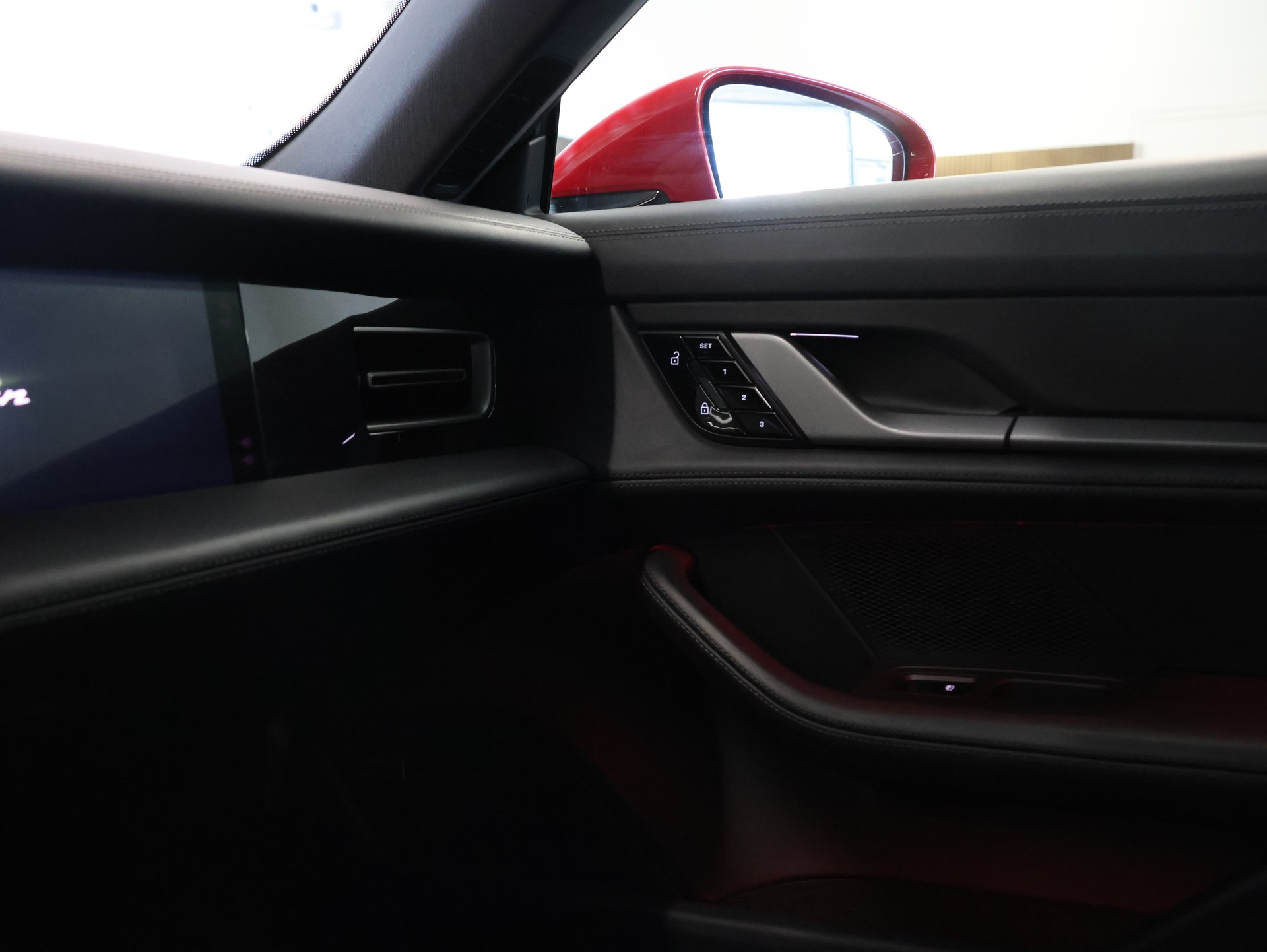 PORSCHE Taycan 4S *Panoramadach* *Bose* *360 Kamera*-image-18