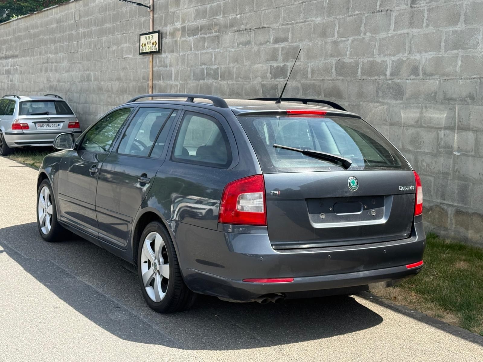 SKODA Octavia Combi 1.8 TSI Laurin & Klement DSG-image-2