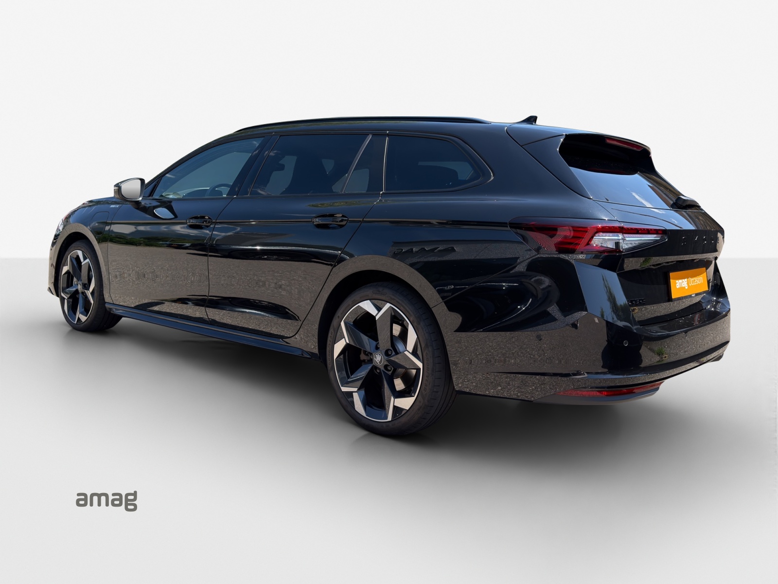 SKODA Superb Combi 1.5 TSI PHEV Sportline DSG-image-2