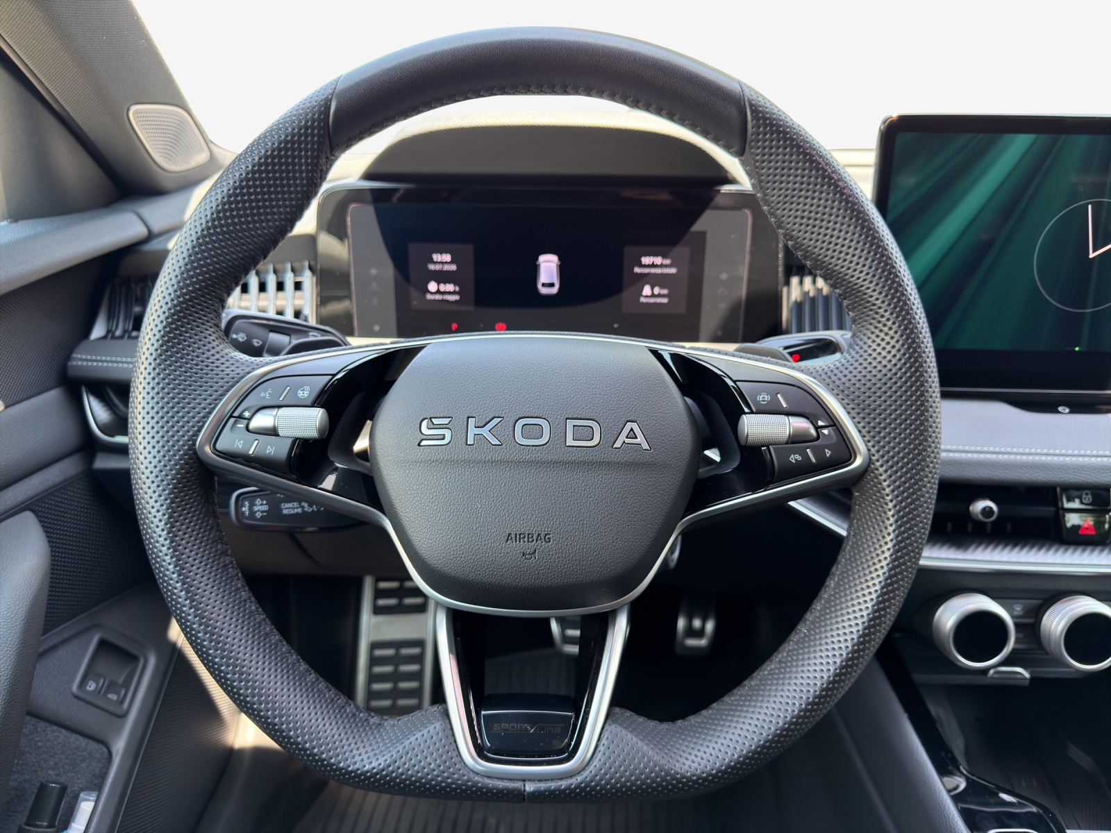 SKODA Superb Combi 1.5 TSI PHEV Sportline DSG-image-9