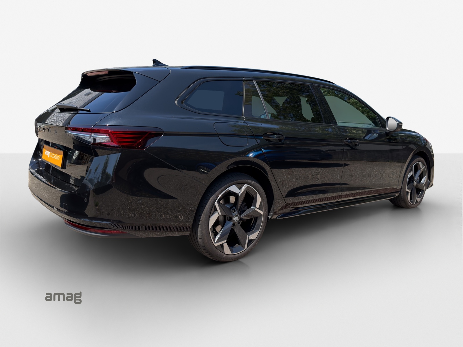 SKODA Superb Combi 1.5 TSI PHEV Sportline DSG-image-4
