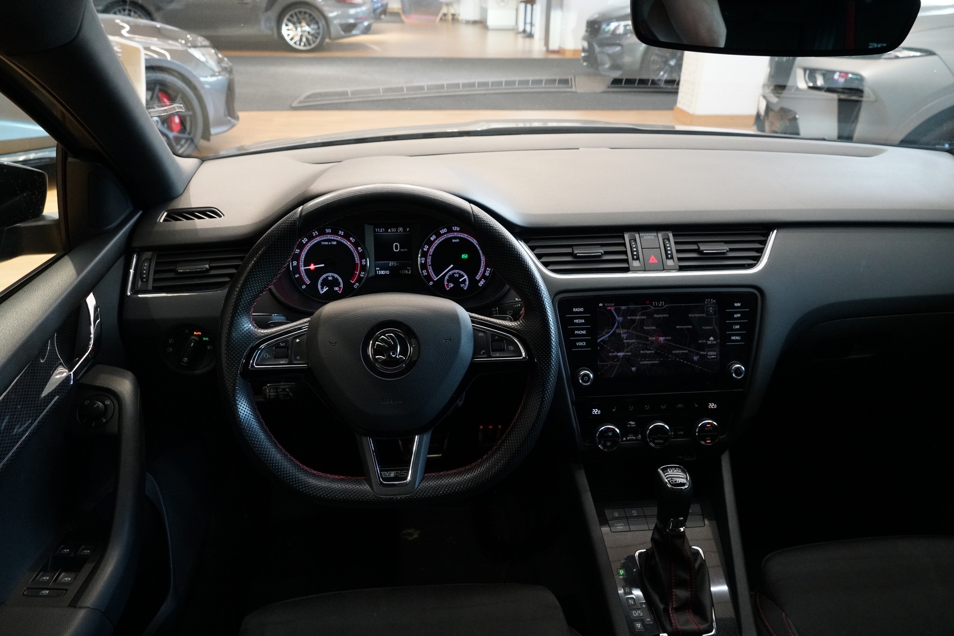SKODA Octavia Combi 2.0 TDI RS 4x4 DSG-image-13