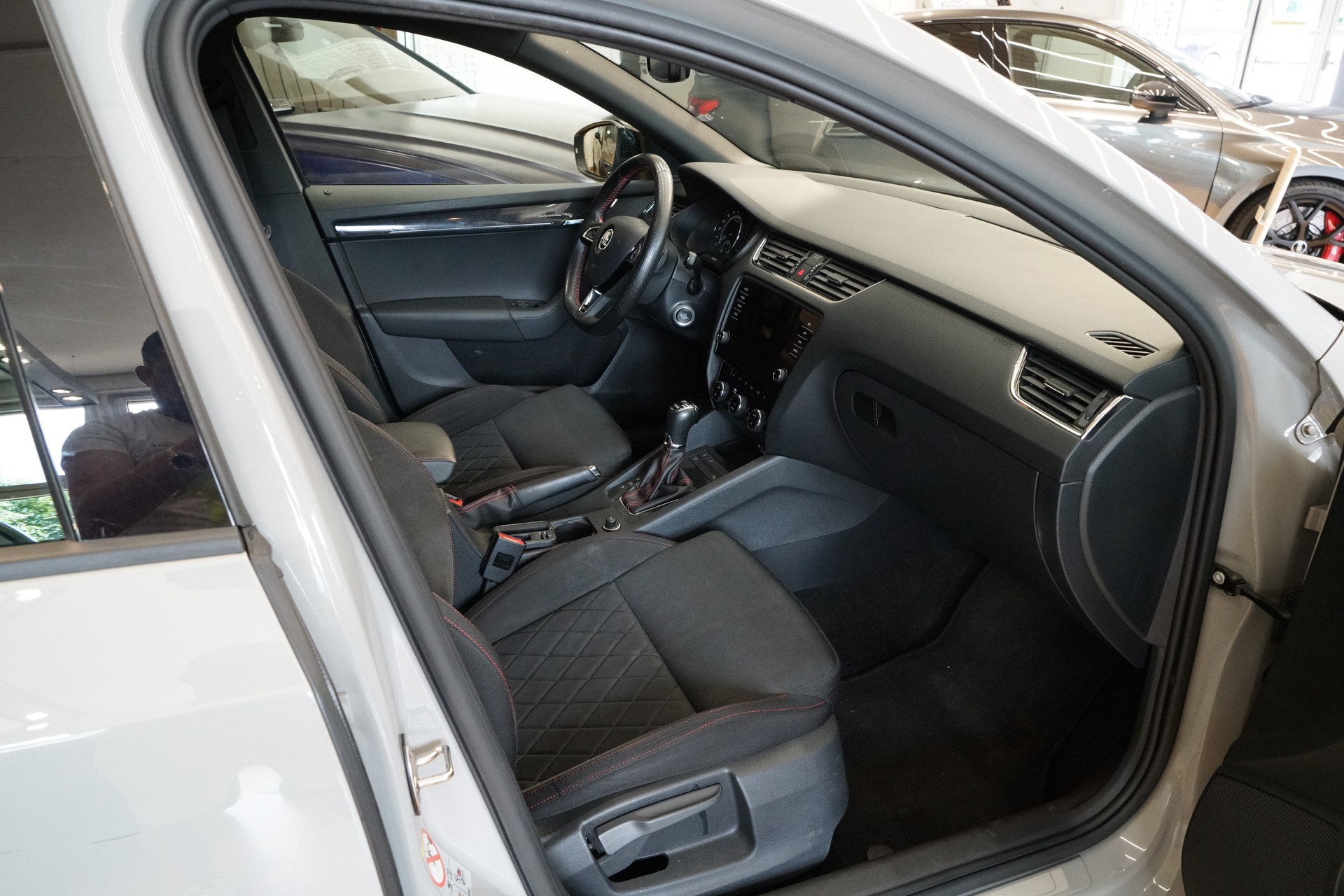 SKODA Octavia Combi 2.0 TDI RS 4x4 DSG-image-11