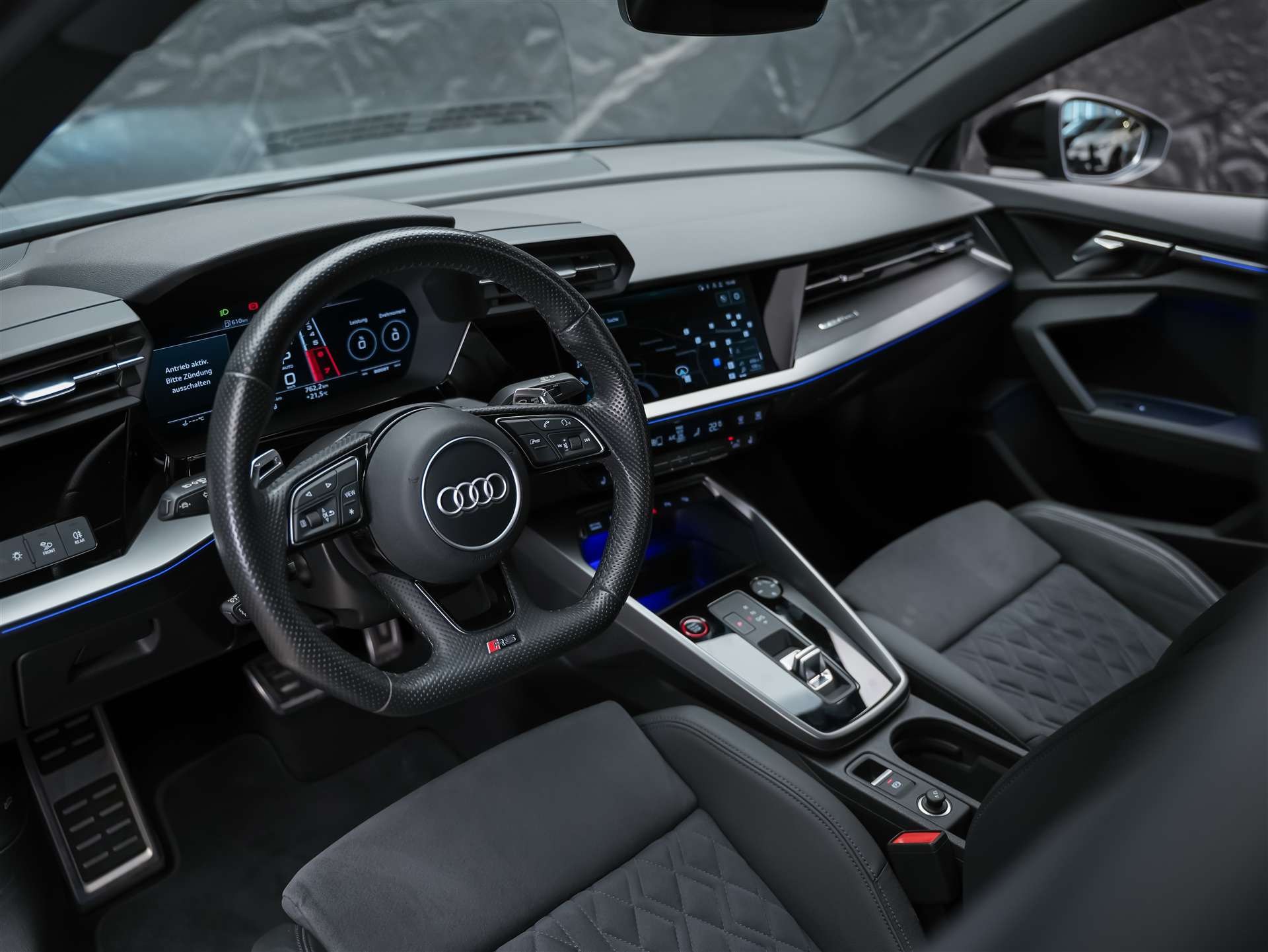 AUDI RS3 Limousine 2.5 TSI quattro S-tronic *Massage*Sportabgas*Matrix LED*-image-7