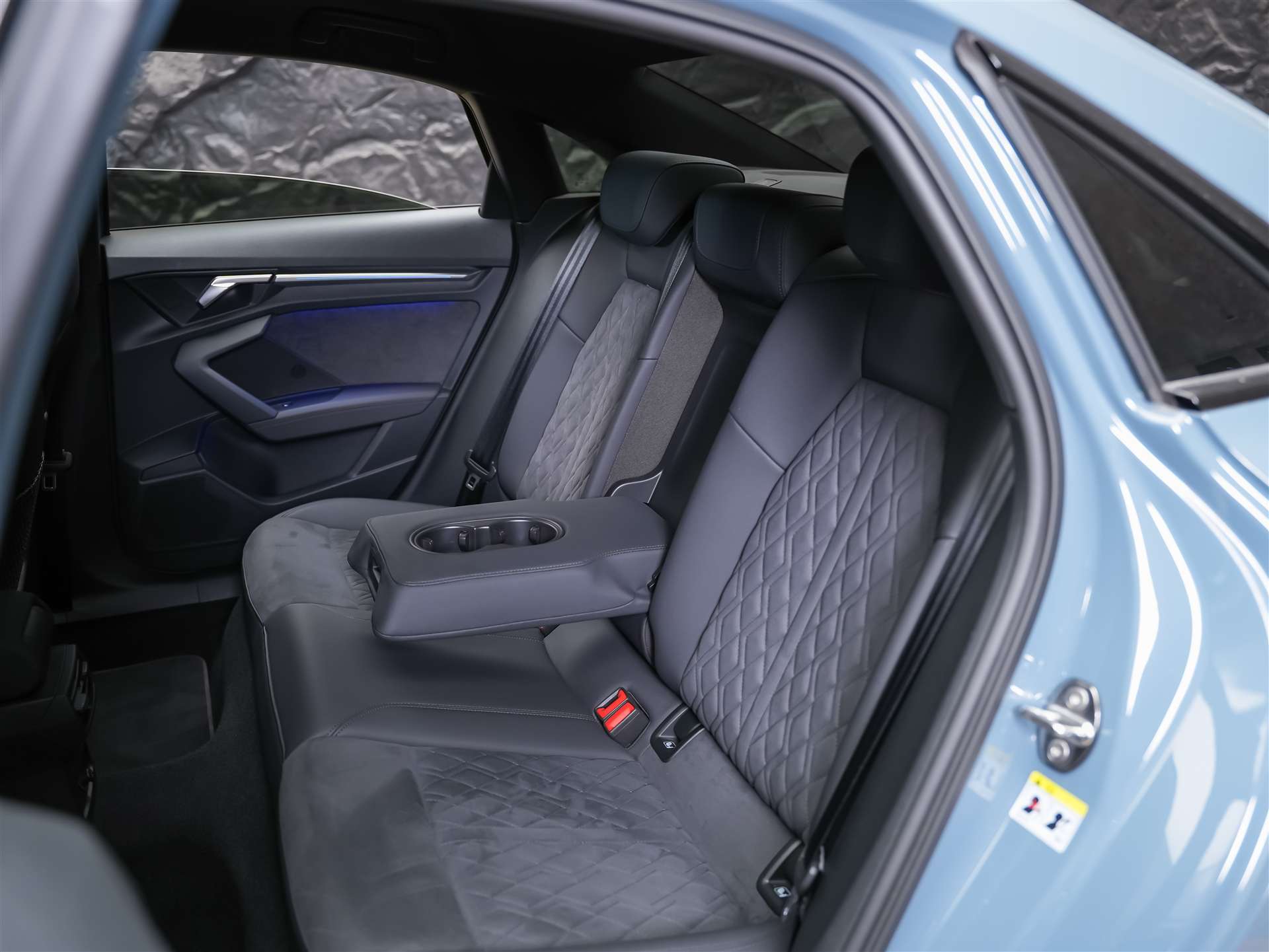 AUDI RS3 Limousine 2.5 TSI quattro S-tronic *Massage*Sportabgas*Matrix LED*-image-13