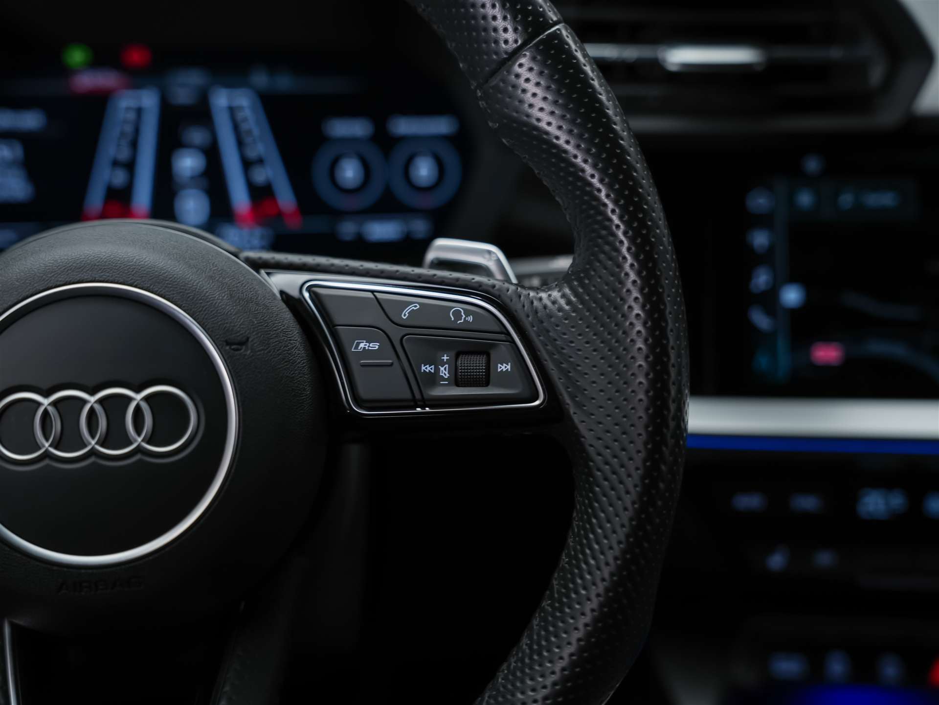 AUDI RS3 Limousine 2.5 TSI quattro S-tronic *Massage*Sportabgas*Matrix LED*-image-30