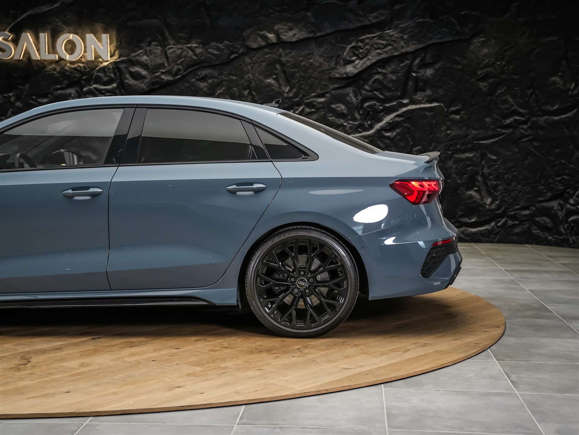 AUDI RS3 Limousine 2.5 TSI quattro S-tronic *Massage*Sportabgas*Matrix LED*-image-17