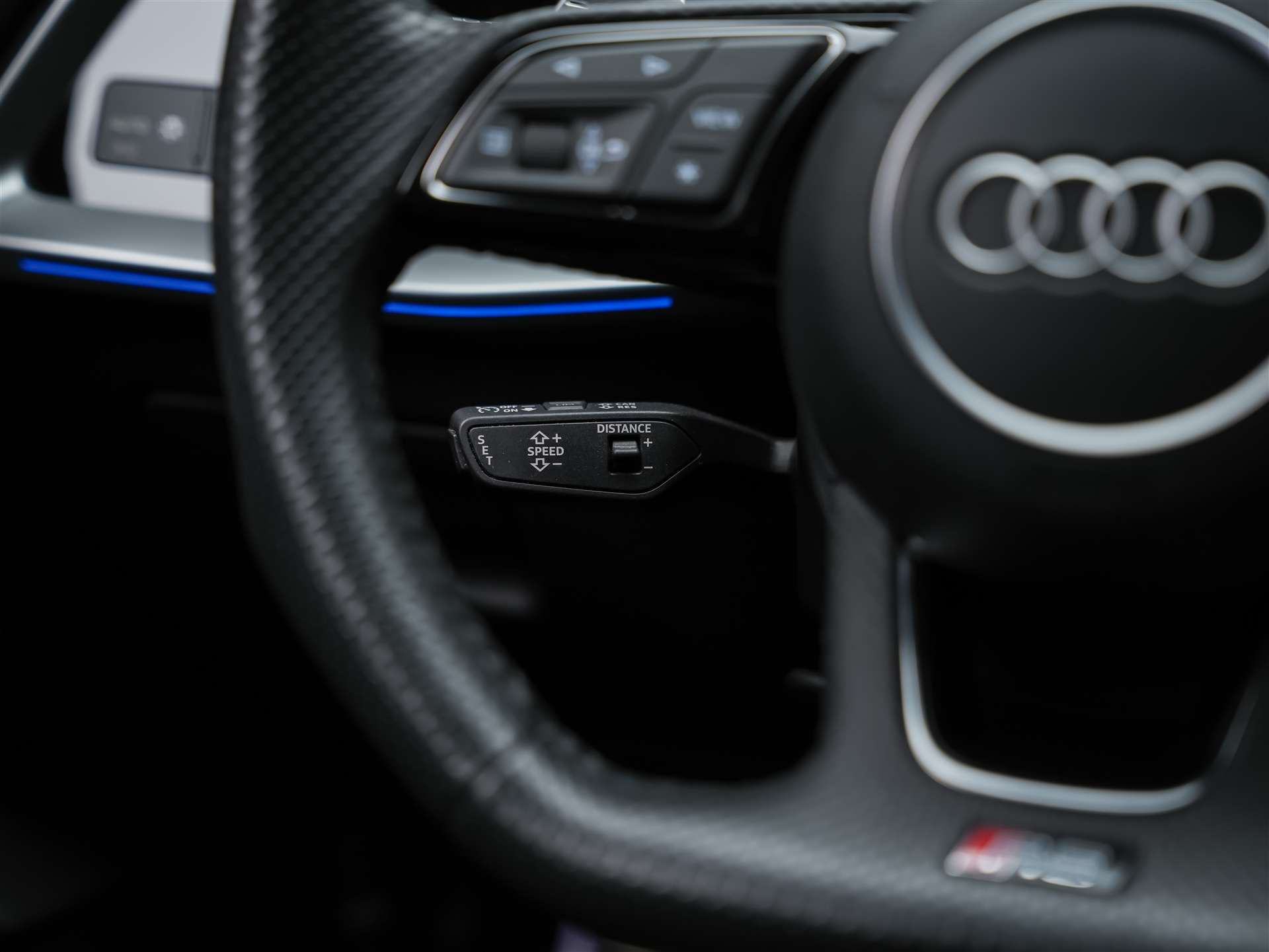 AUDI RS3 Limousine 2.5 TSI quattro S-tronic *Massage*Sportabgas*Matrix LED*-image-31