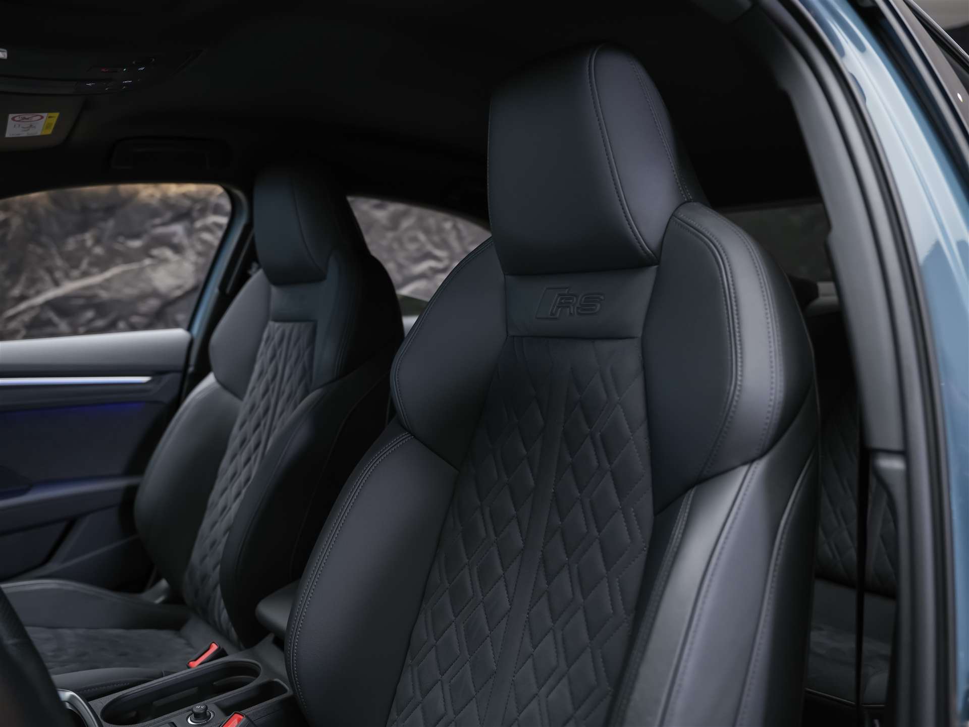 AUDI RS3 Limousine 2.5 TSI quattro S-tronic *Massage*Sportabgas*Matrix LED*-image-9