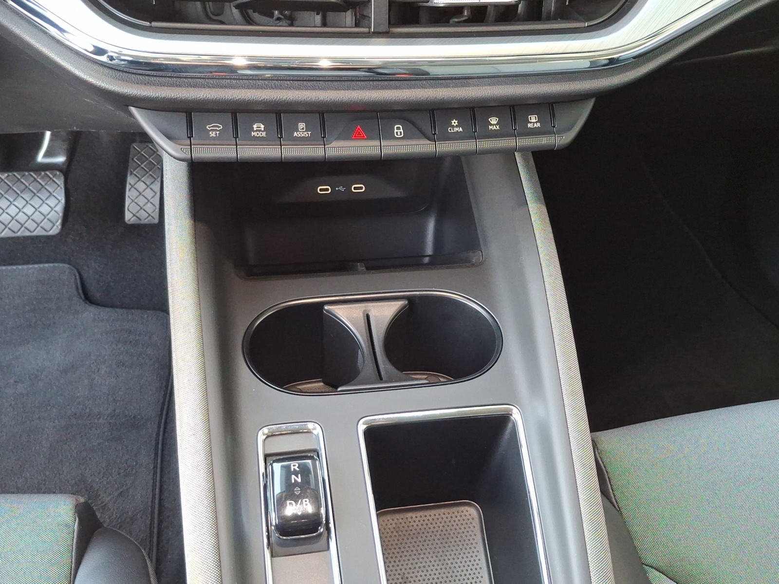 SKODA Enyaq iV 80-image-15