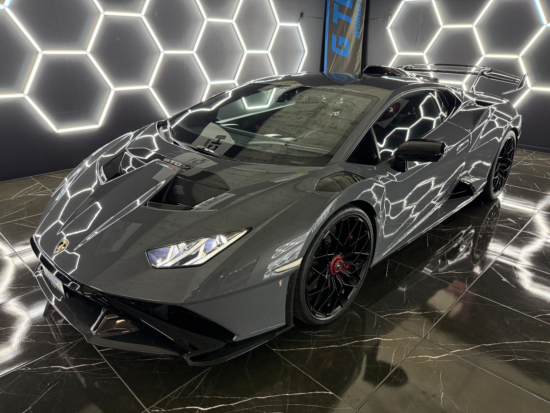 LAMBORGHINI Huracan STO Coupé DCT RWD-image-13