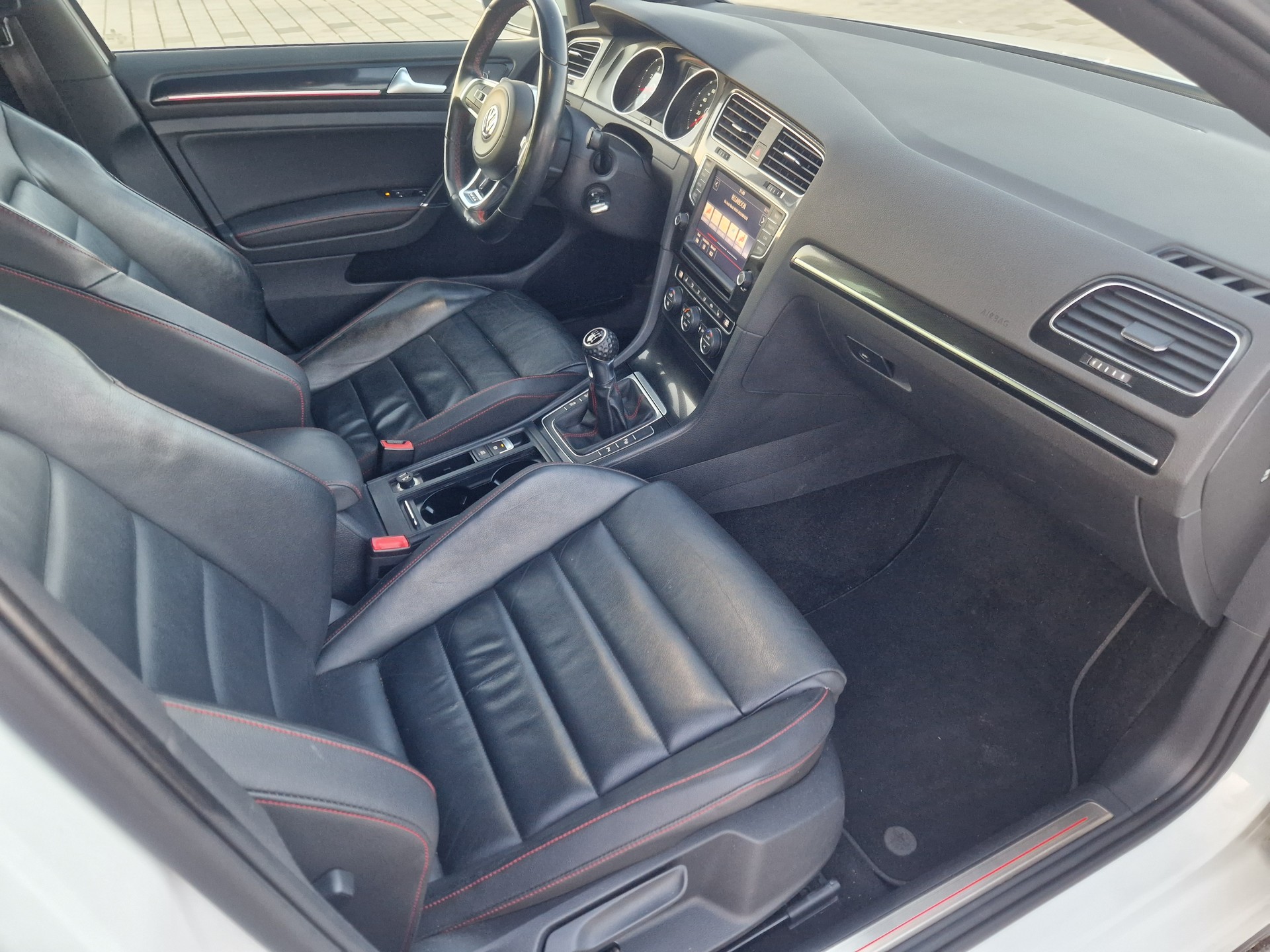 VW Golf 2.0 TSI GTI Performance-image-8