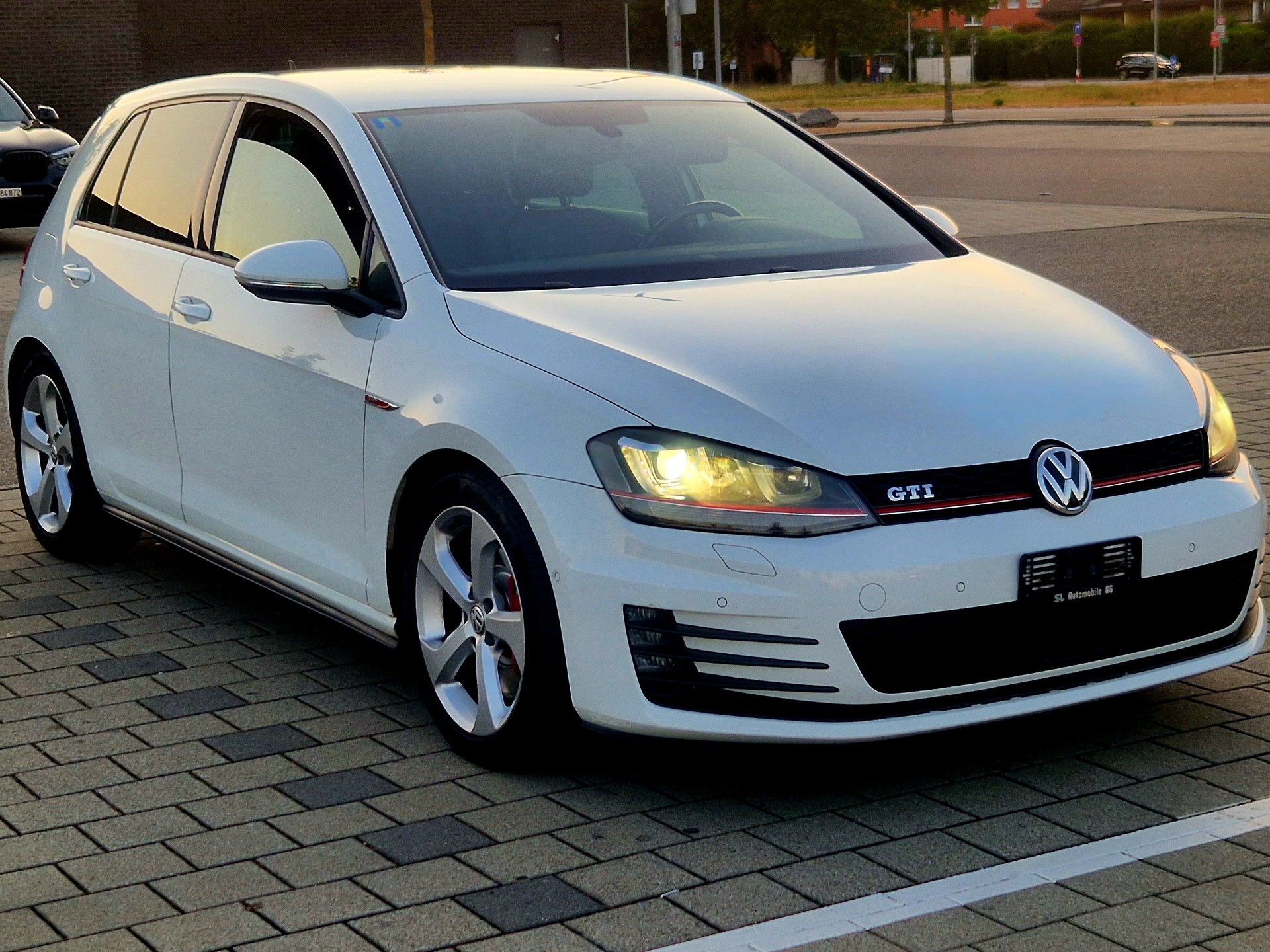 VW Golf 2.0 TSI GTI Performance-image-2