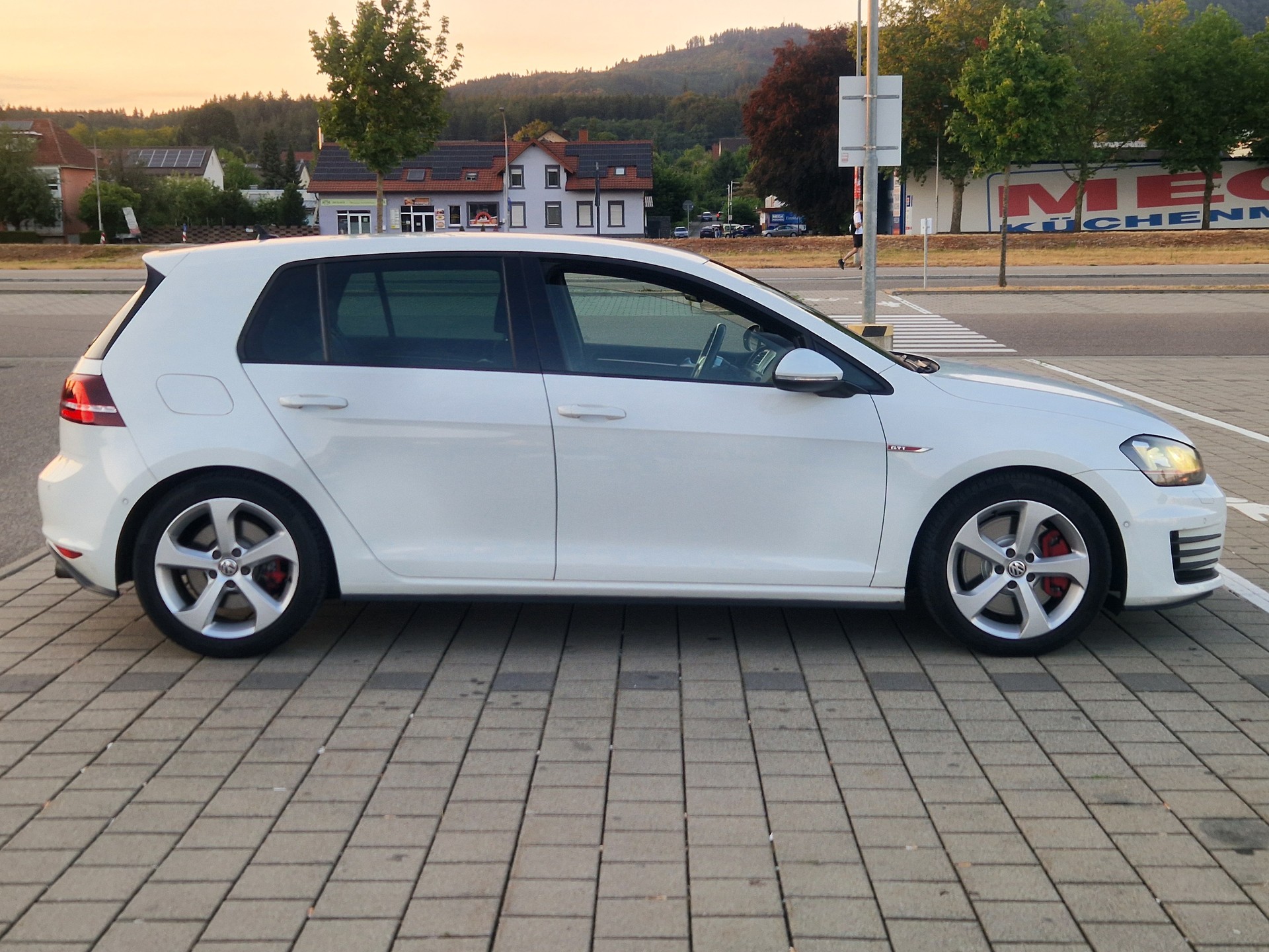 VW Golf 2.0 TSI GTI Performance-image-3