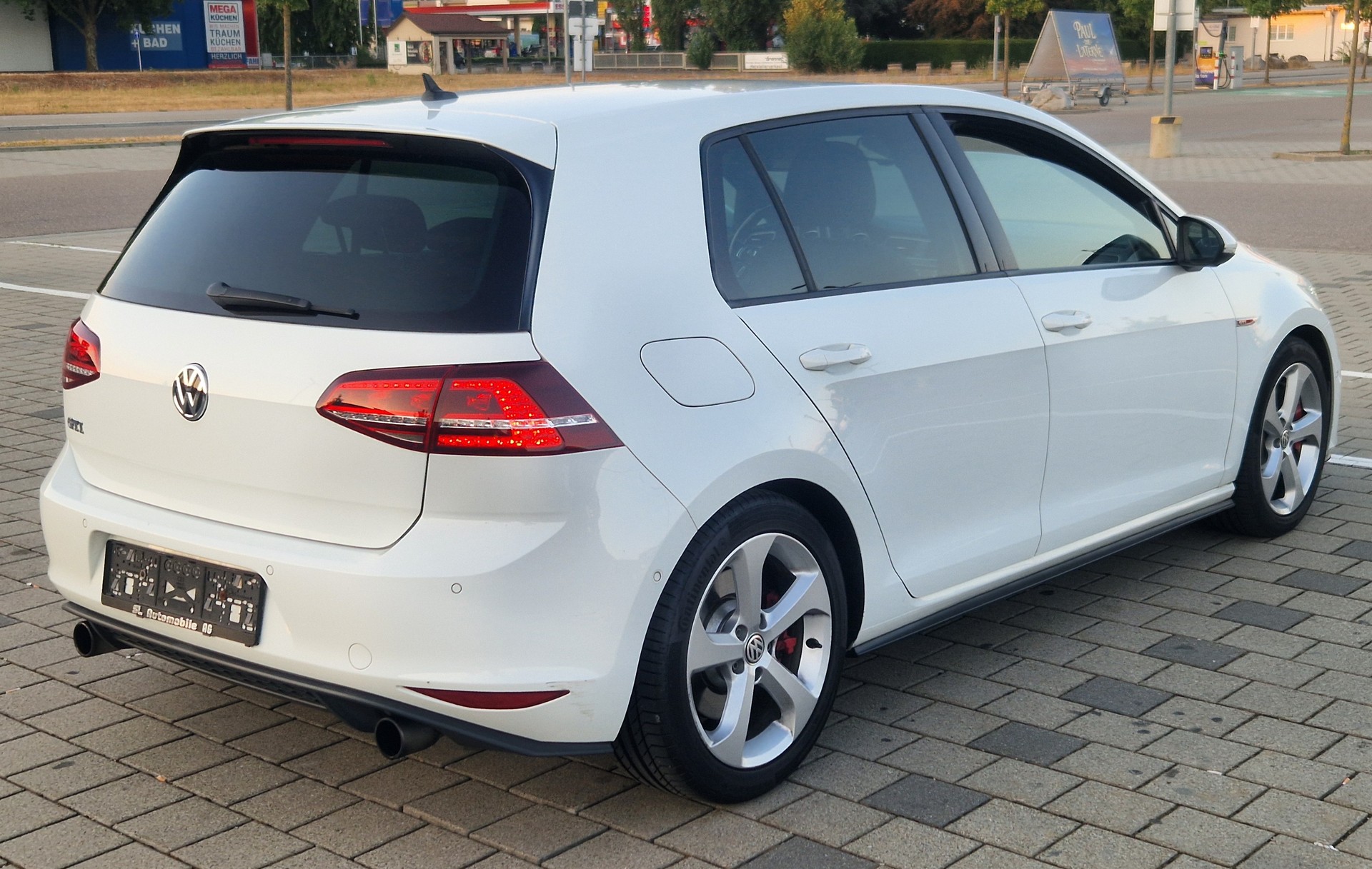 VW Golf 2.0 TSI GTI Performance-image-4