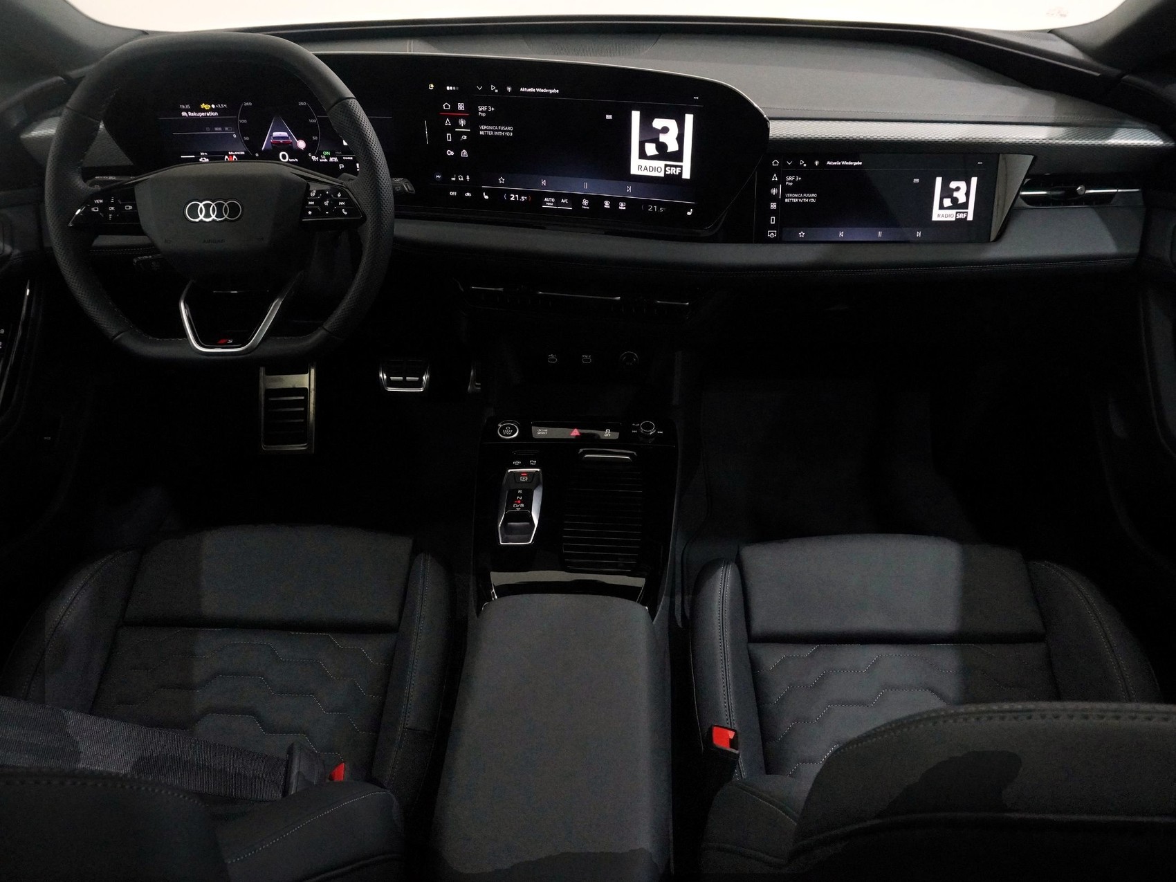 AUDI A6 e-tron Avant quattro S line-image-11