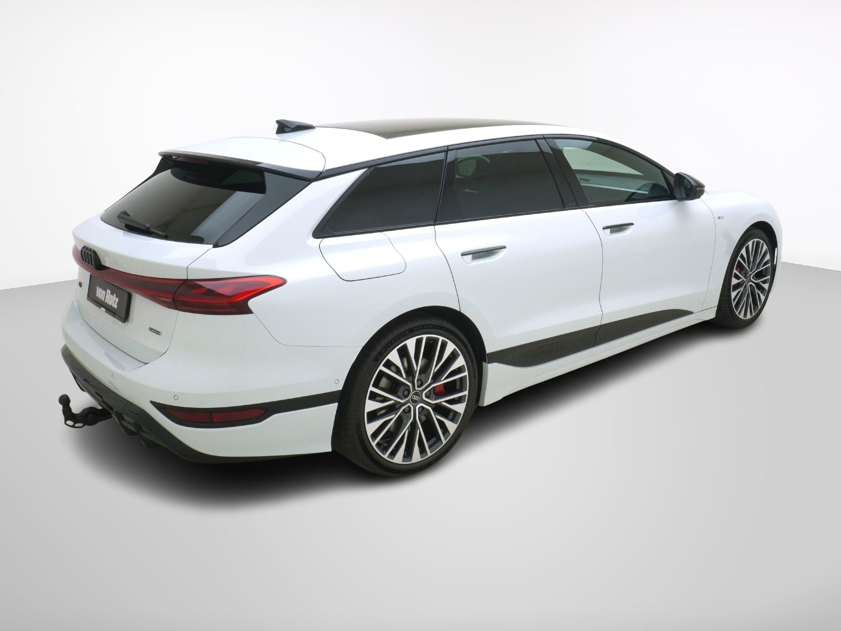 AUDI A6 e-tron Avant quattro S line-image-4