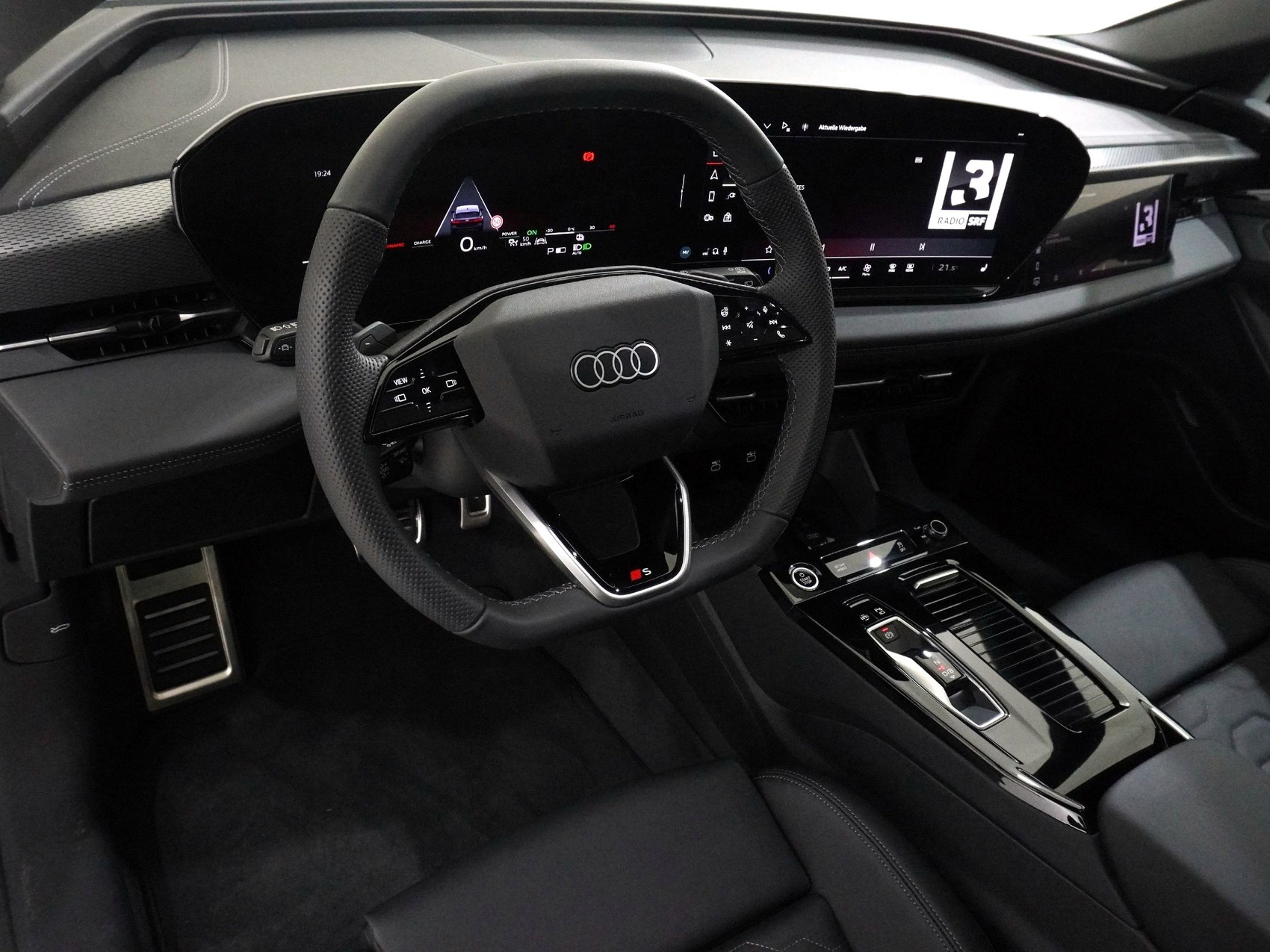 AUDI A6 e-tron Avant quattro S line-image-10