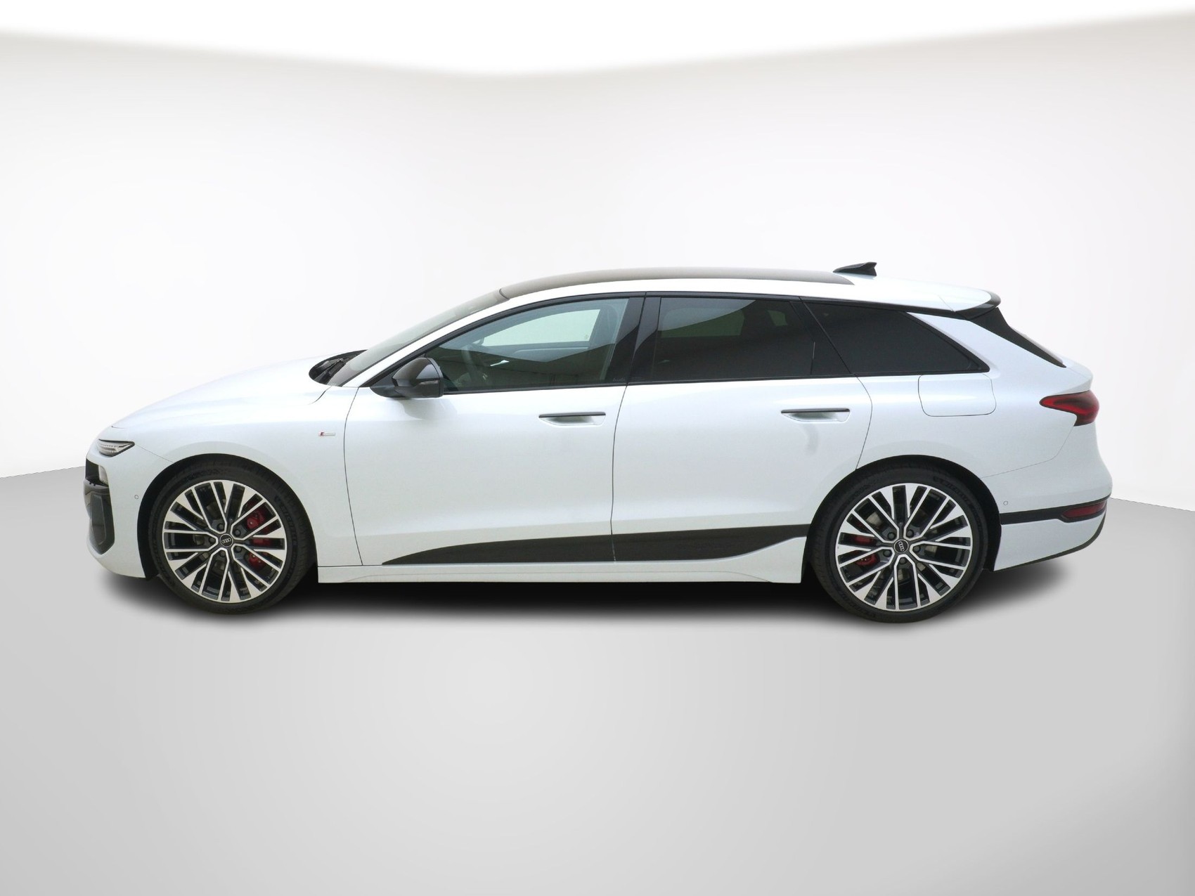 AUDI A6 e-tron Avant quattro S line-image-1