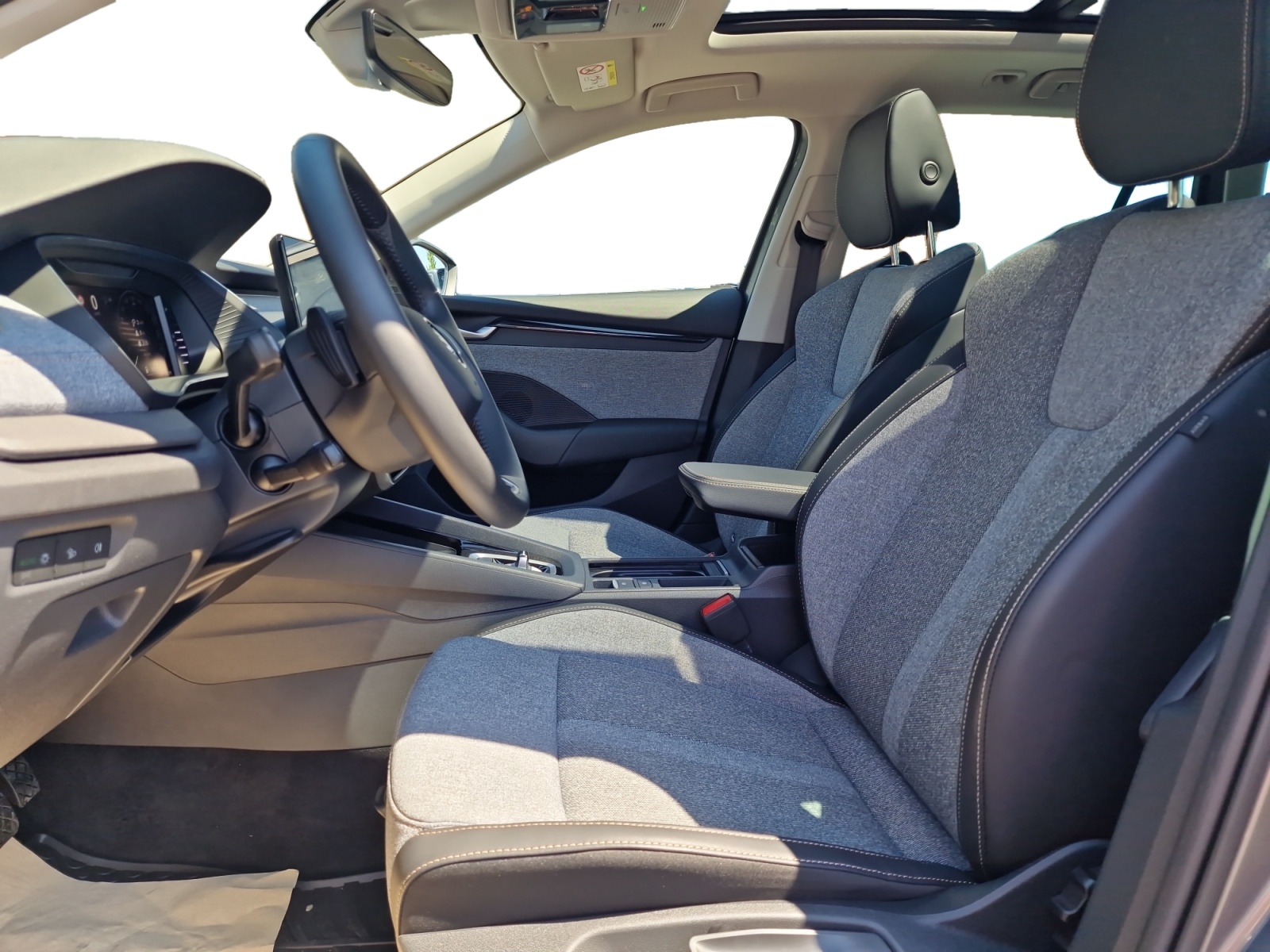 SKODA Octavia Combi 2.0 TDI DSG Selection-image-13
