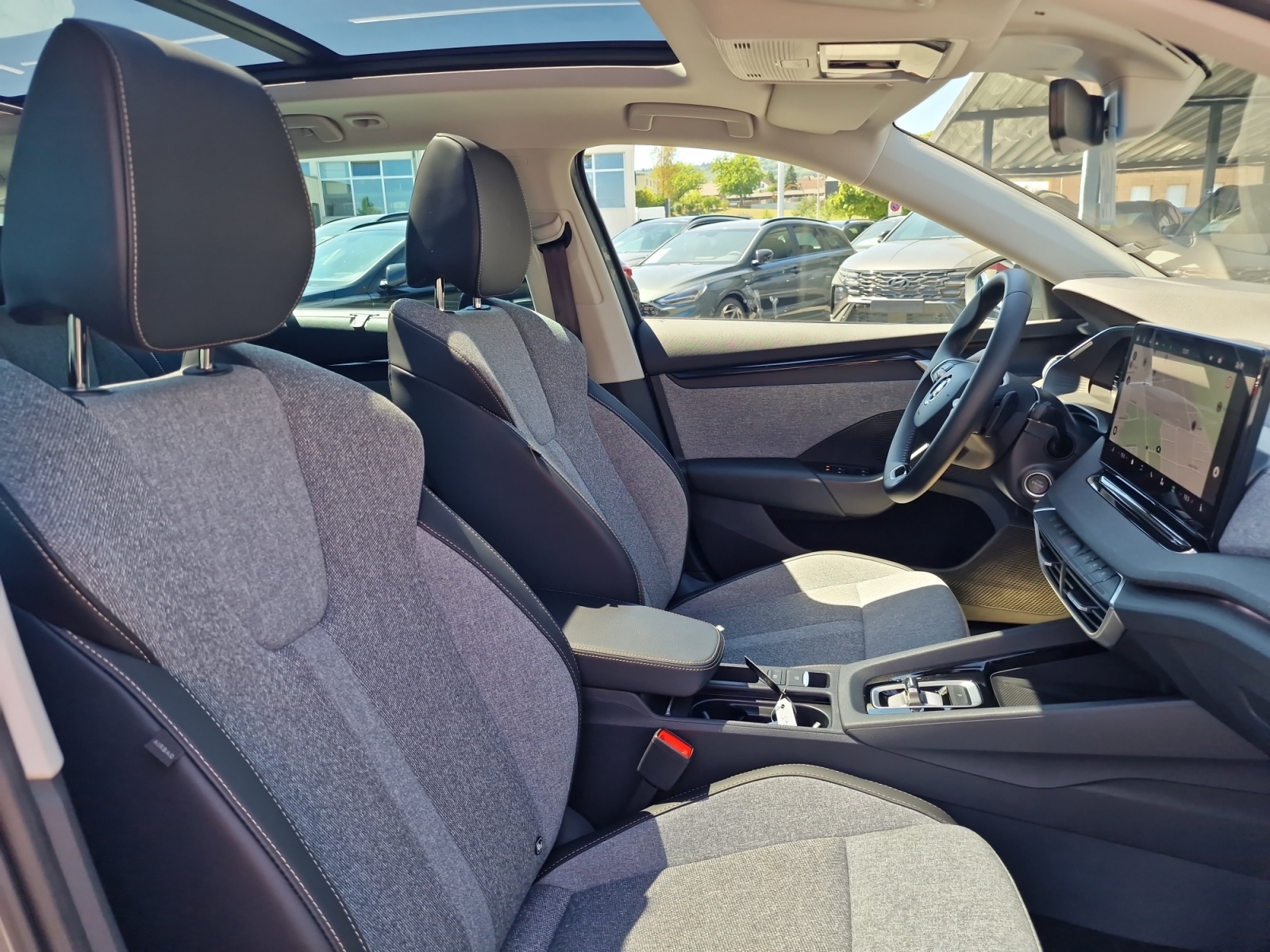 SKODA Octavia Combi 2.0 TDI DSG Selection-image-14