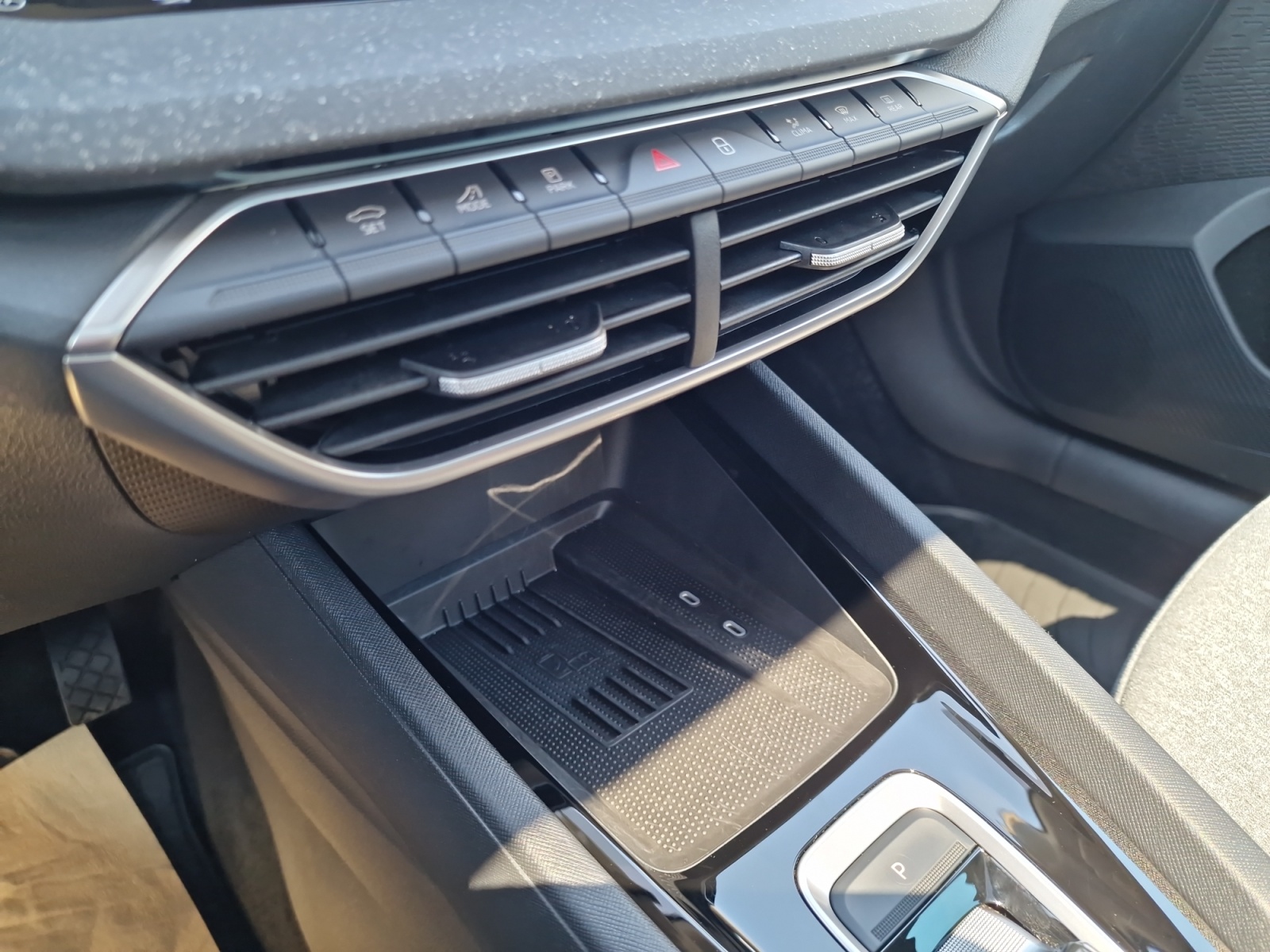 SKODA Octavia Combi 2.0 TDI DSG Selection-image-12