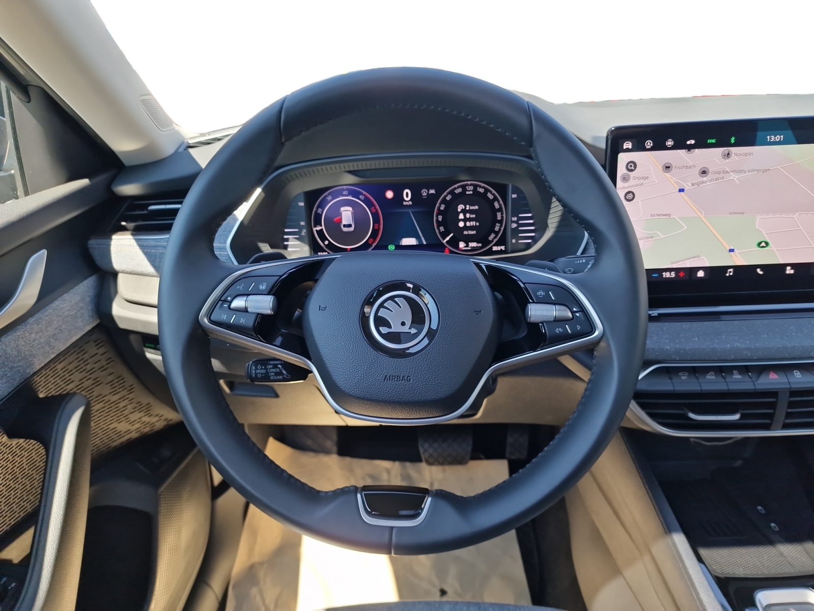 SKODA Octavia Combi 2.0 TDI DSG Selection-image-10