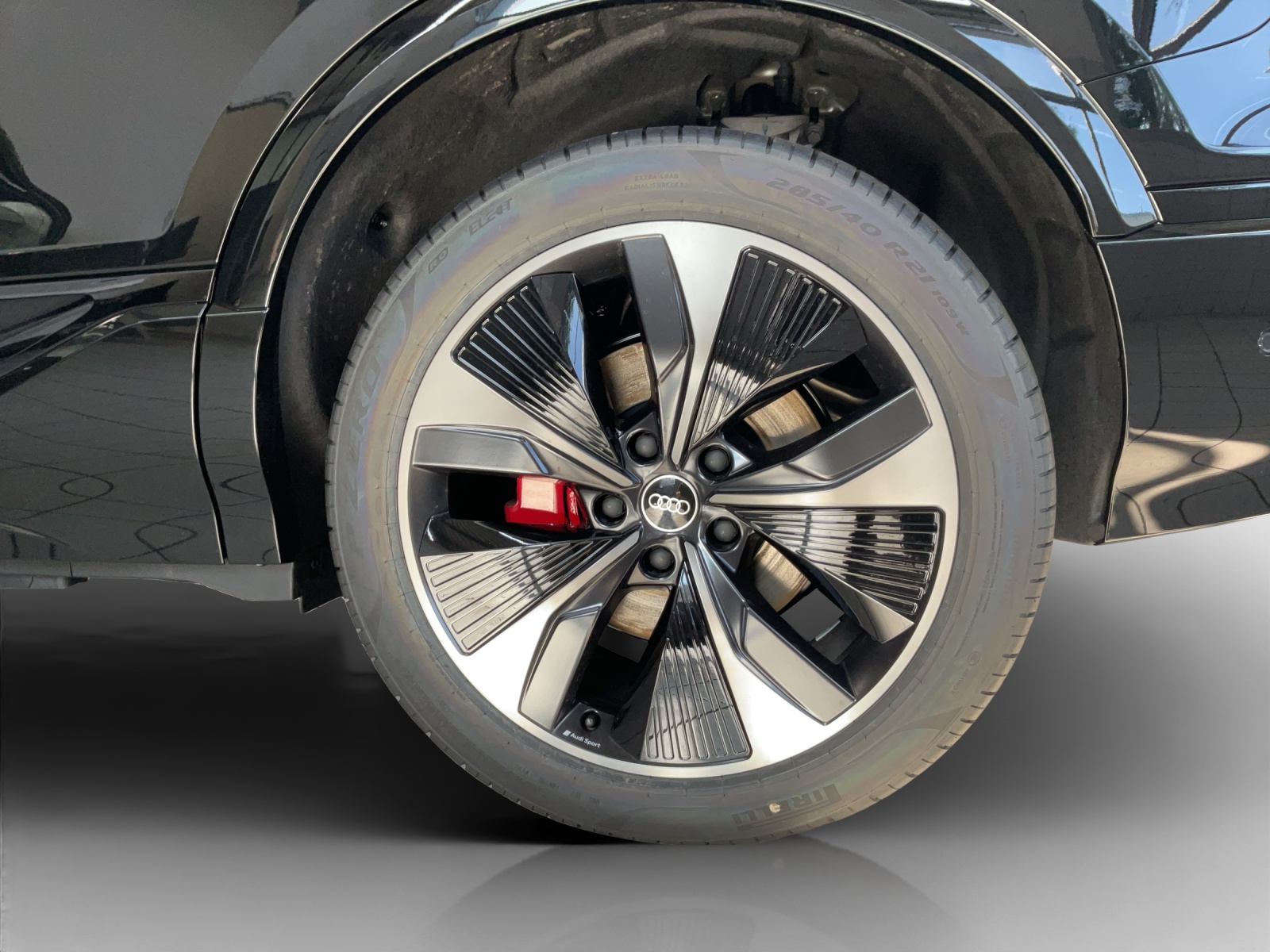 AUDI Q6 e-tron quattro-image-13