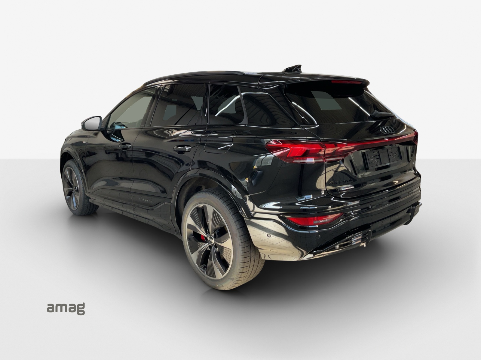AUDI Q6 e-tron quattro-image-2