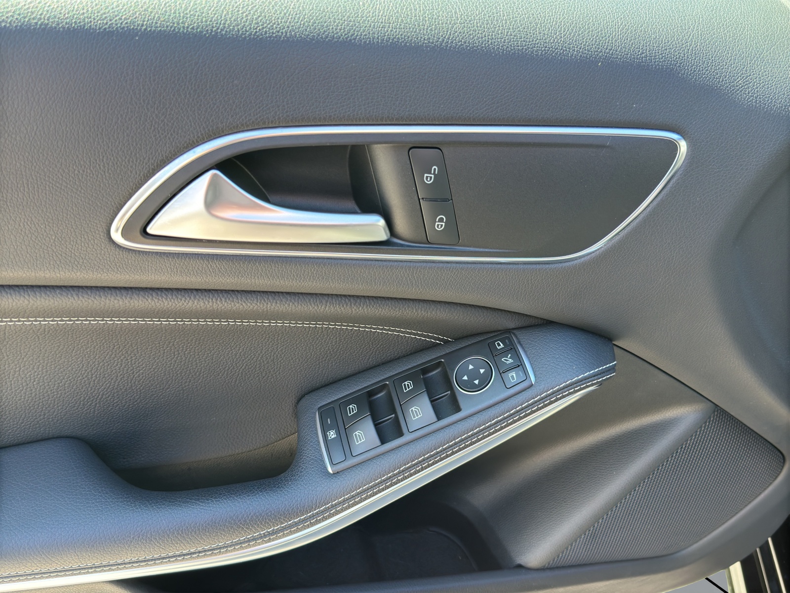 MERCEDES-BENZ A 180 Night Star 7G-DCT-image-11