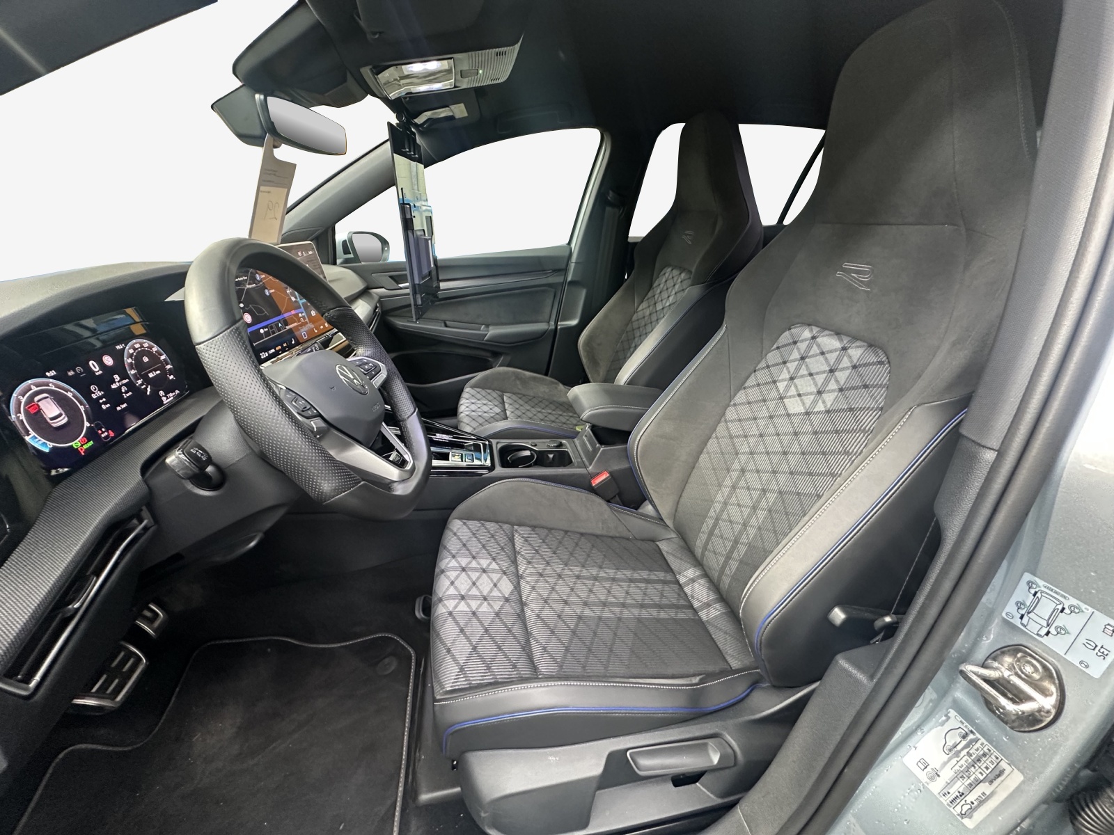 VW Golf 1.5 e TSI mHEV R-Line DSG-image-7