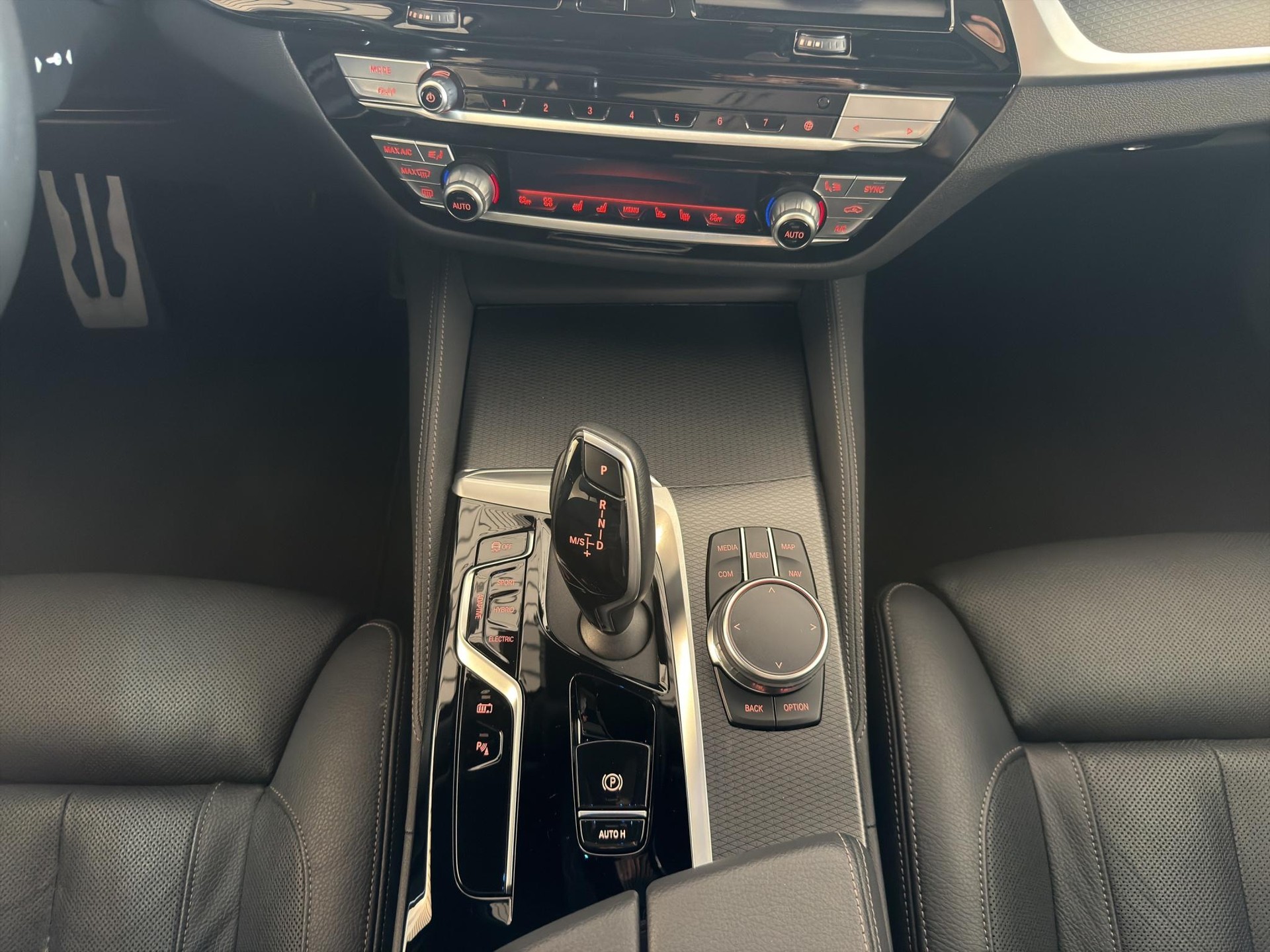 BMW 545e xDrive-image-15