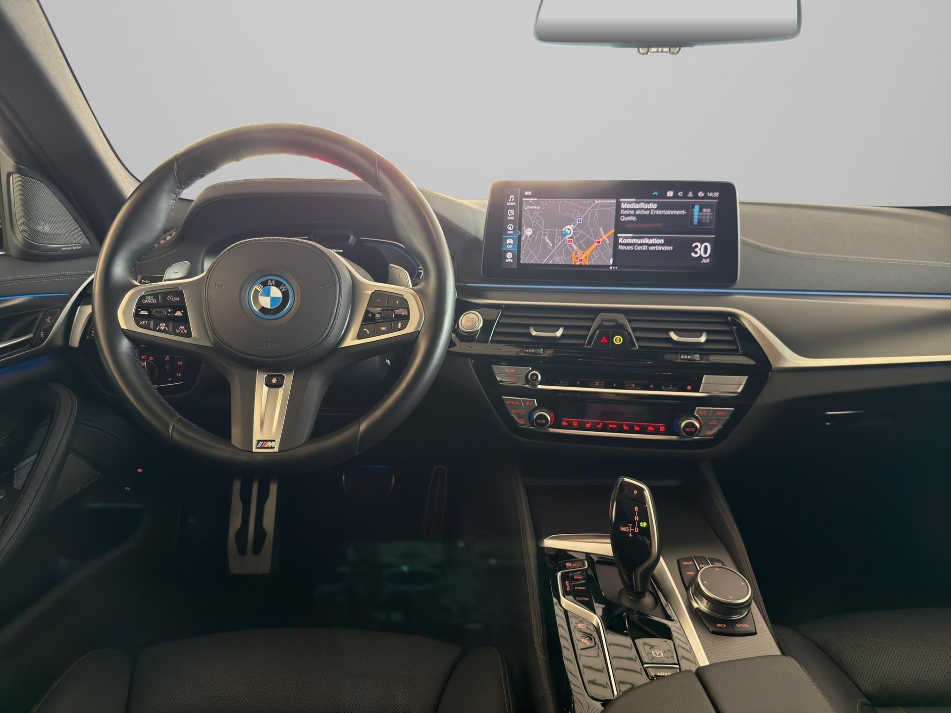 BMW 545e xDrive-image-12